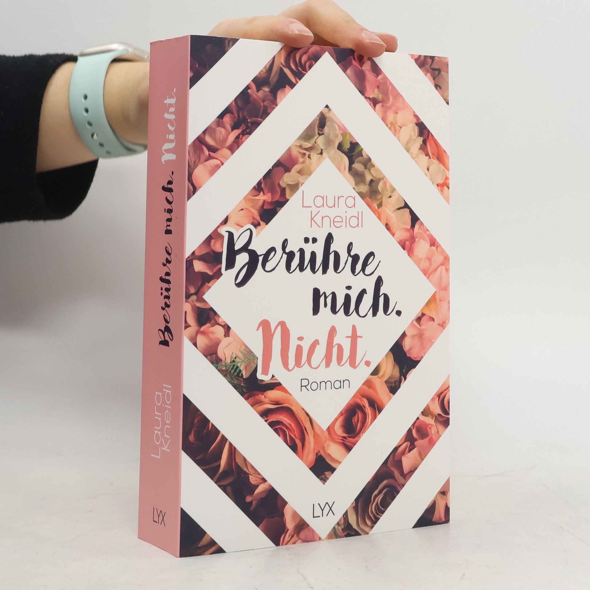 Laura Kneidl Berühre mich. Nicht.