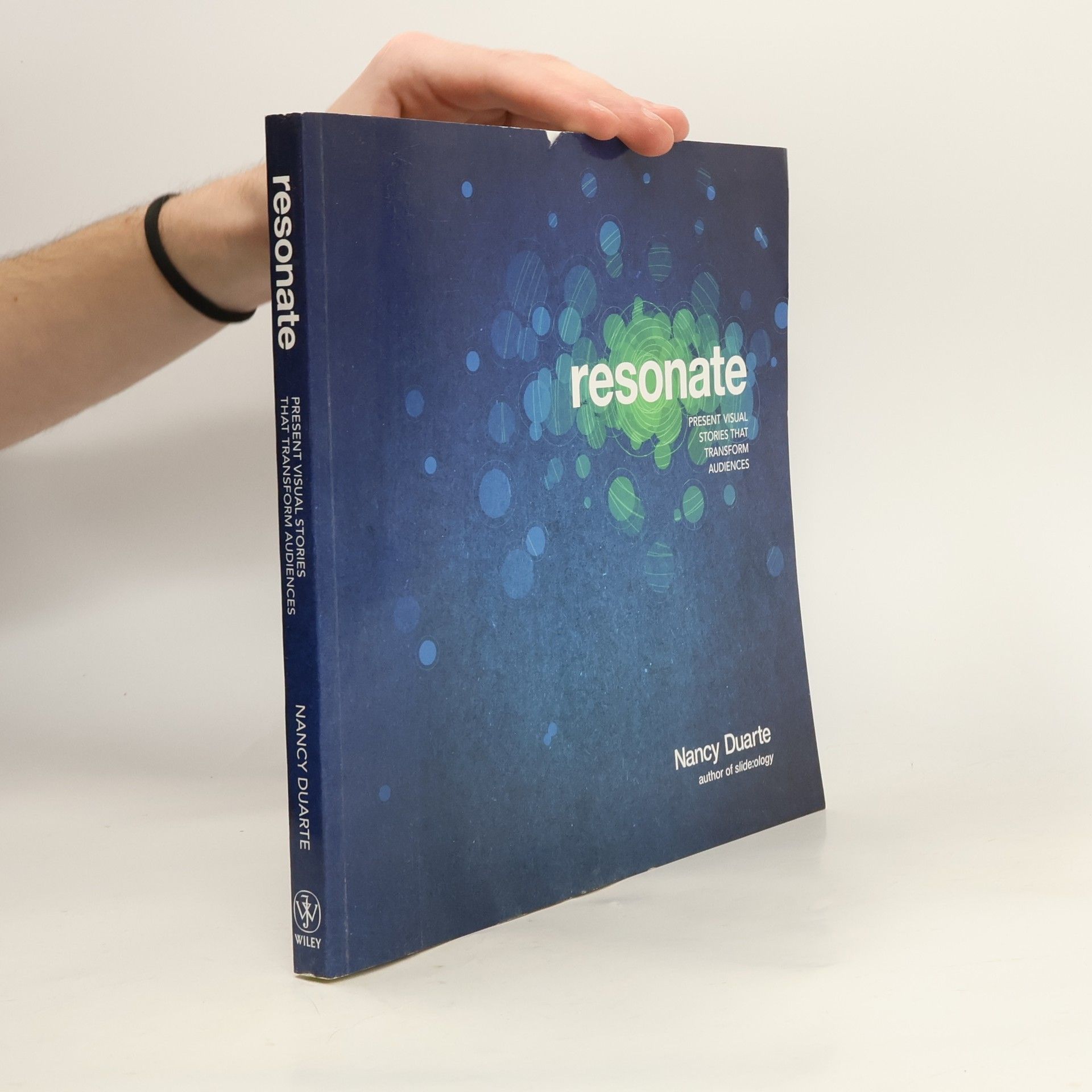 Resonate: present visual stories that transform audiences