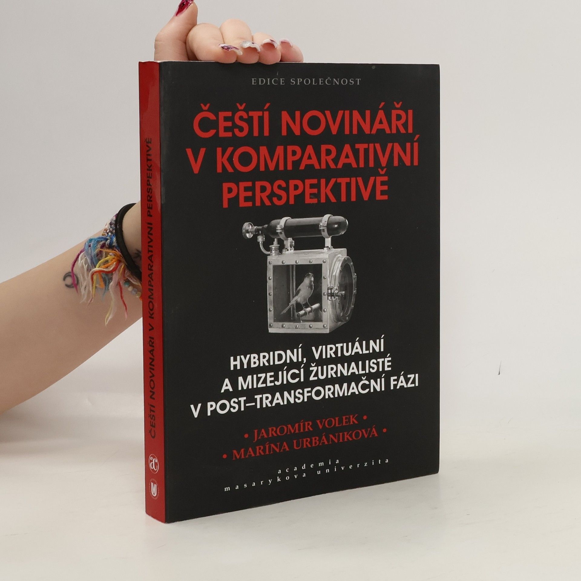 Čeští novináři v komparativní perspektivě : hybridní, virtuální a mizející žurnalisté v post-transformační fázi