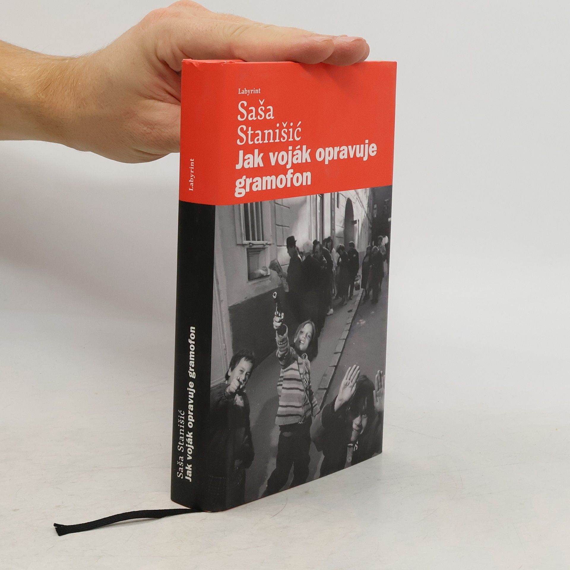 Saša Stanišić Jak voják opravuje gramofon