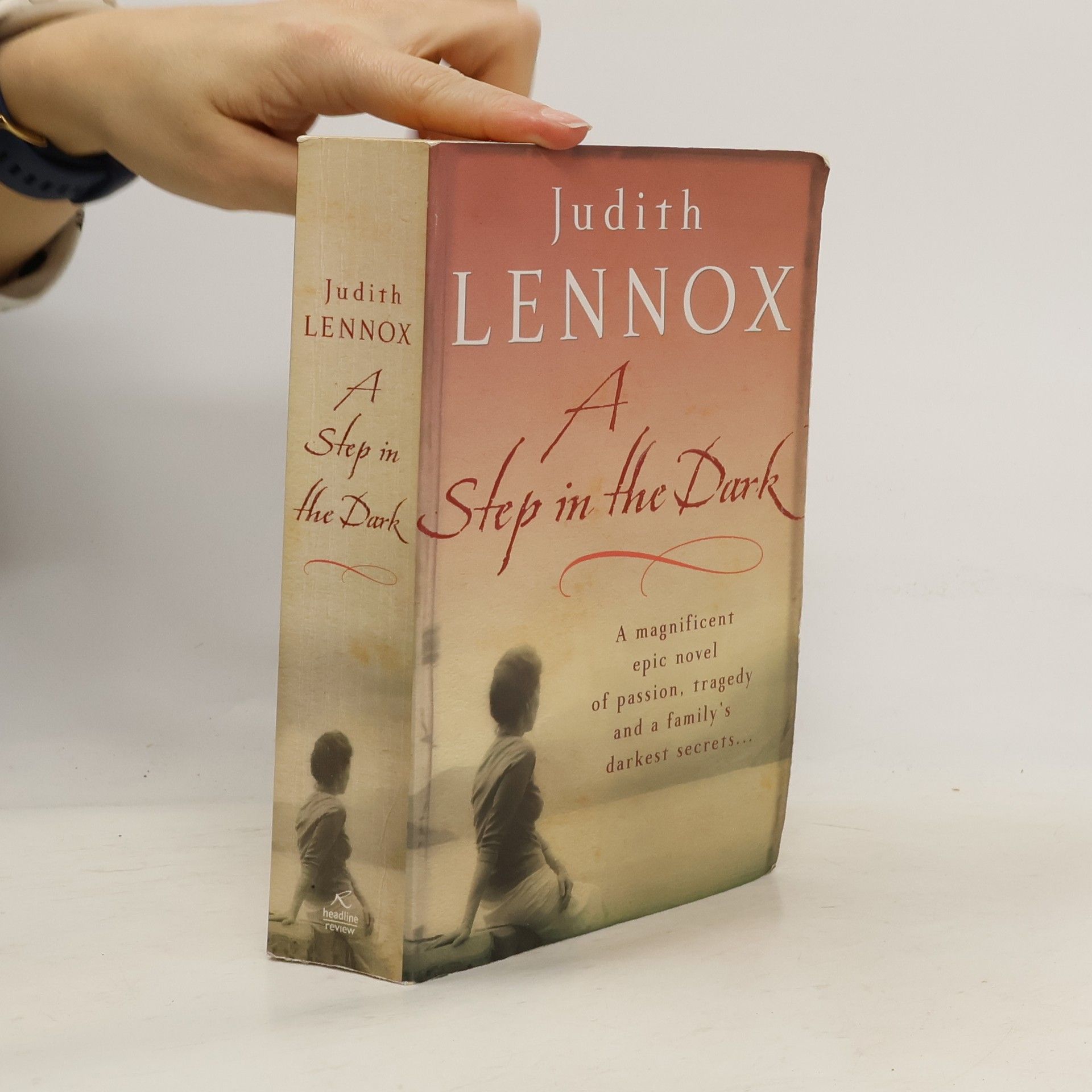 Judith Lennox A Step In The Dark