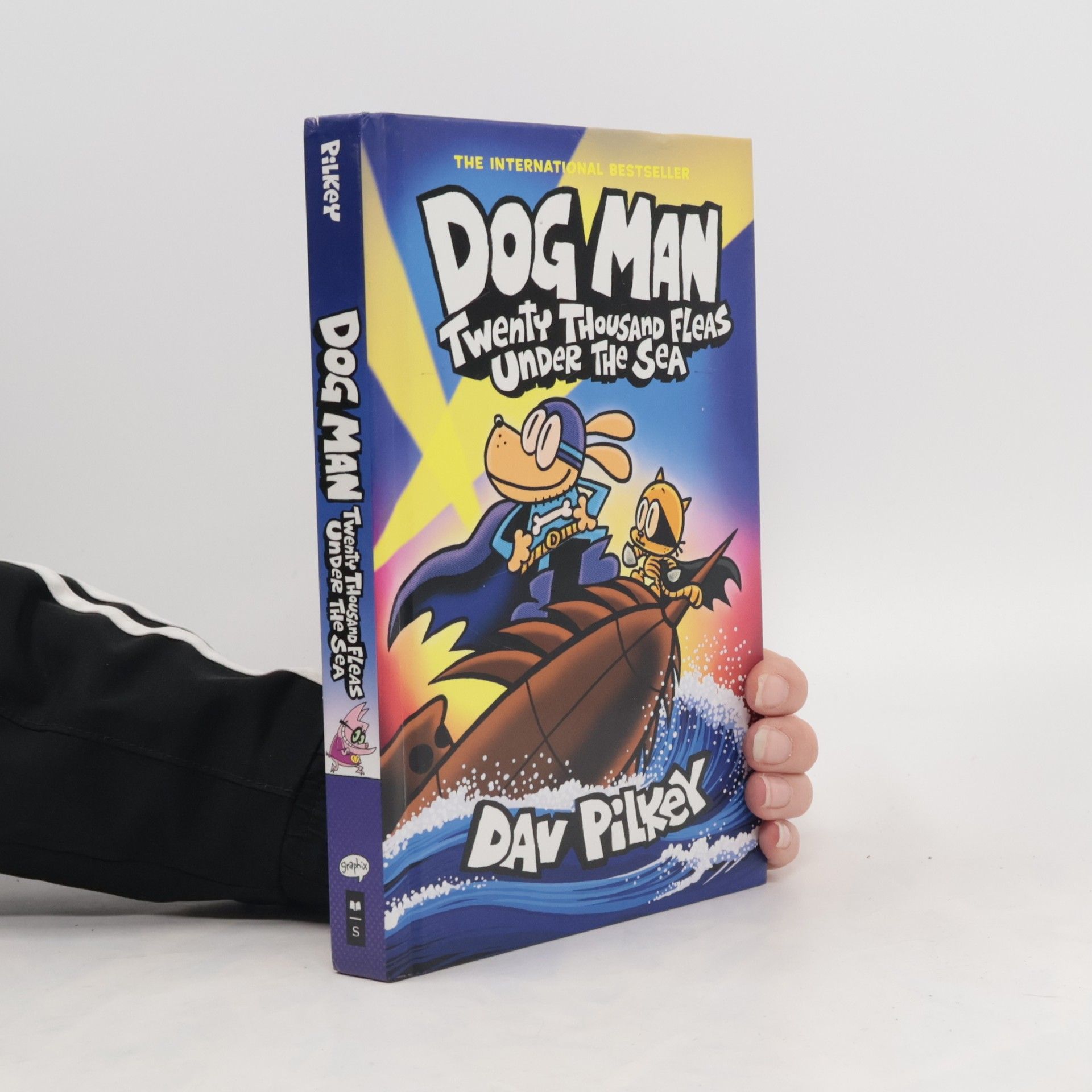 Dav Pilkey Dog Man 11: Twenty Thousand Fleas Under the Sea