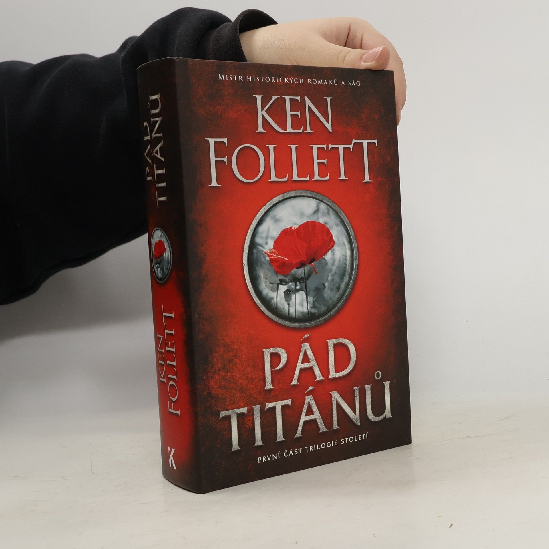 Ken Follett Pád titánů