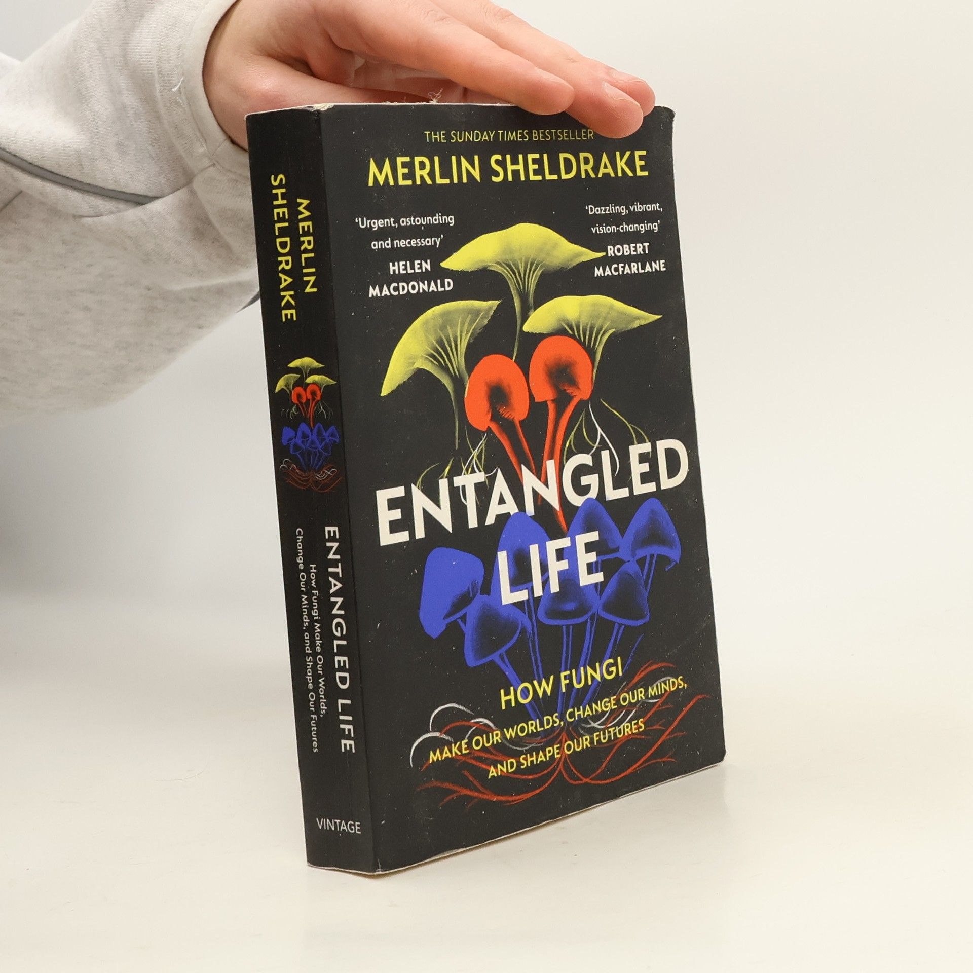 Merlin Sheldrake Entangled life : how fungi make our worlds, change our minds, and shape our futures