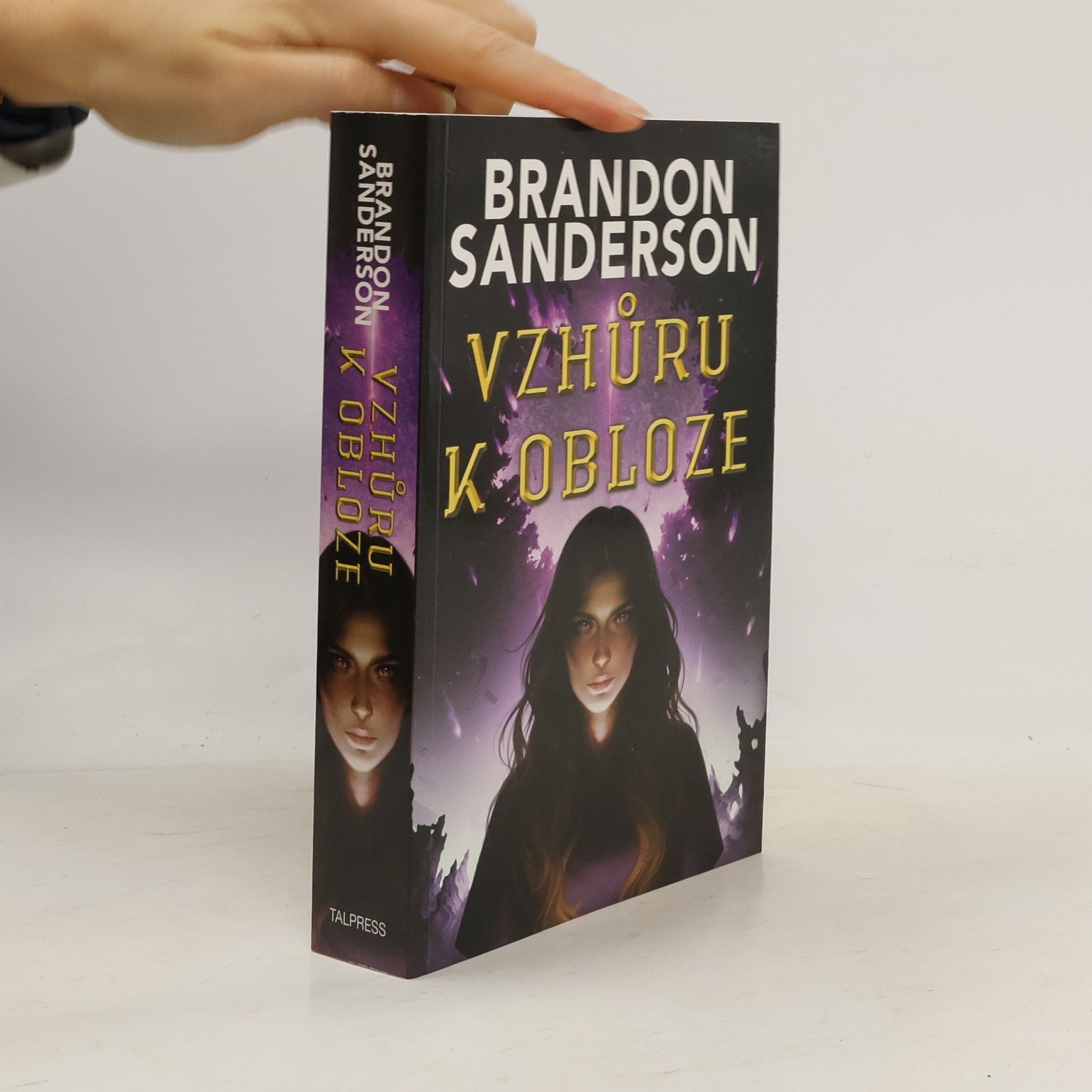 Brandon Sanderson Vzhůru k obloze