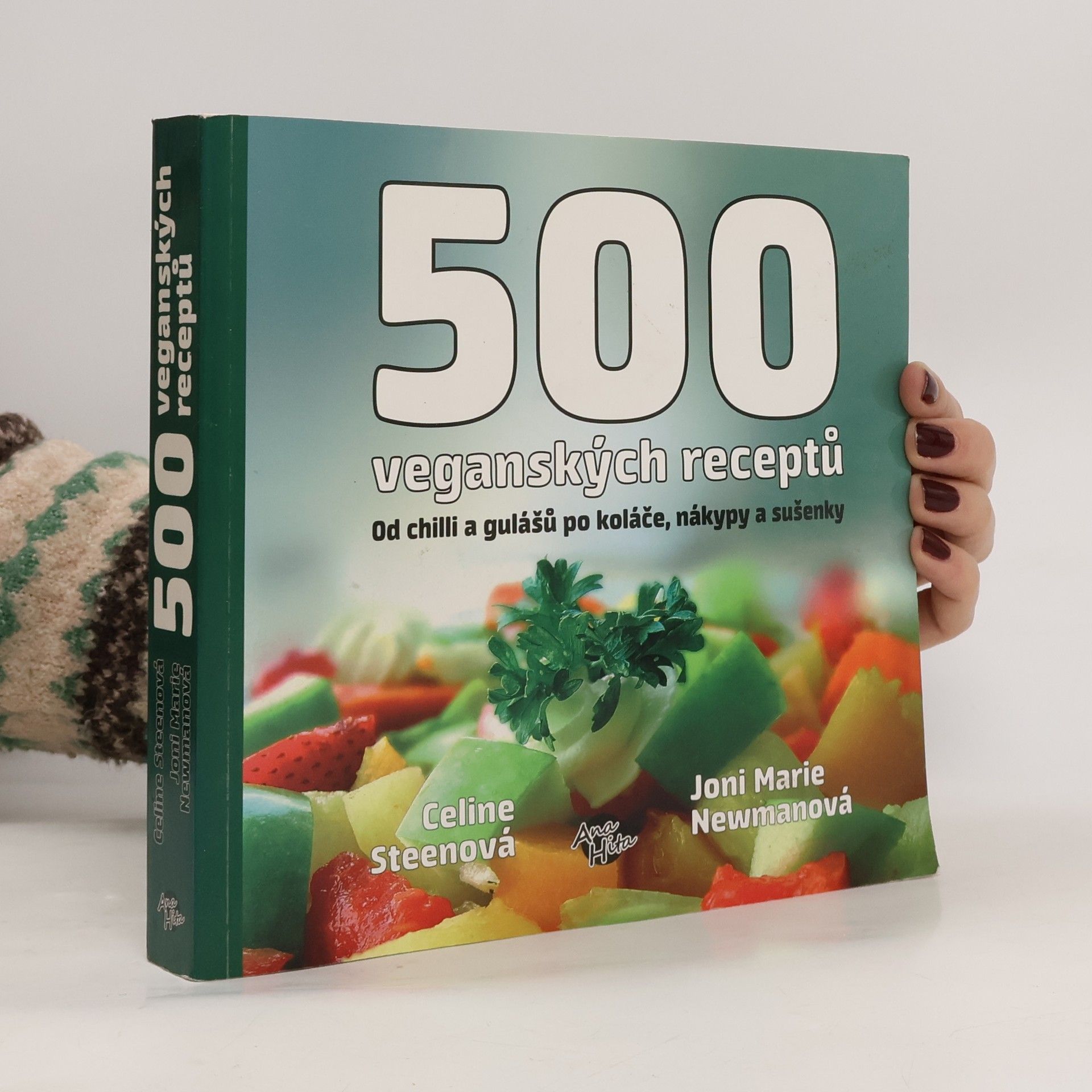 500 veganských receptů. Ohromná paleta lahodných pokrmů od chilli a gulášů po koláče, nákypy a sušenky