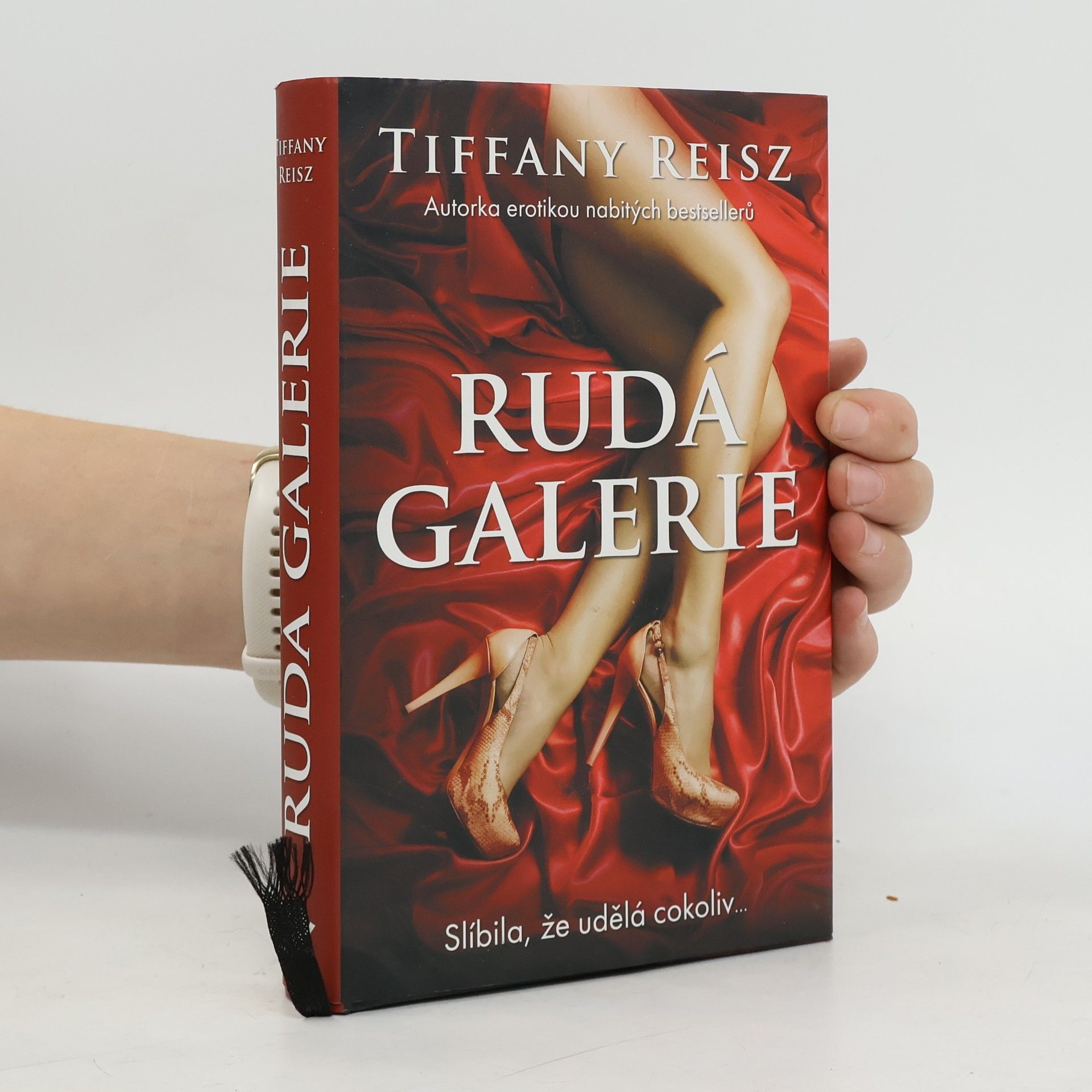 Tiffany Reisz Rudá galerie