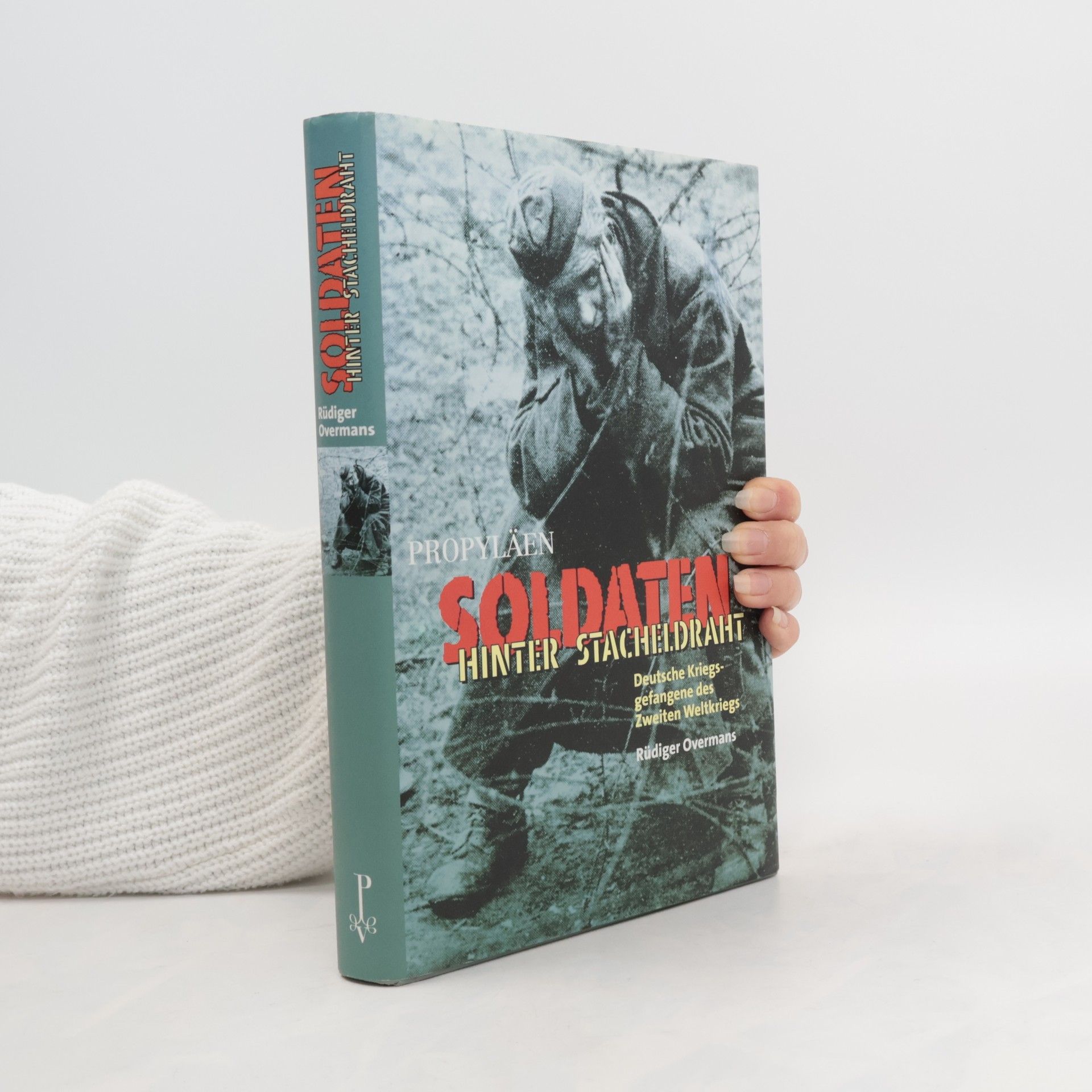 Soldaten hinter Stacheldraht