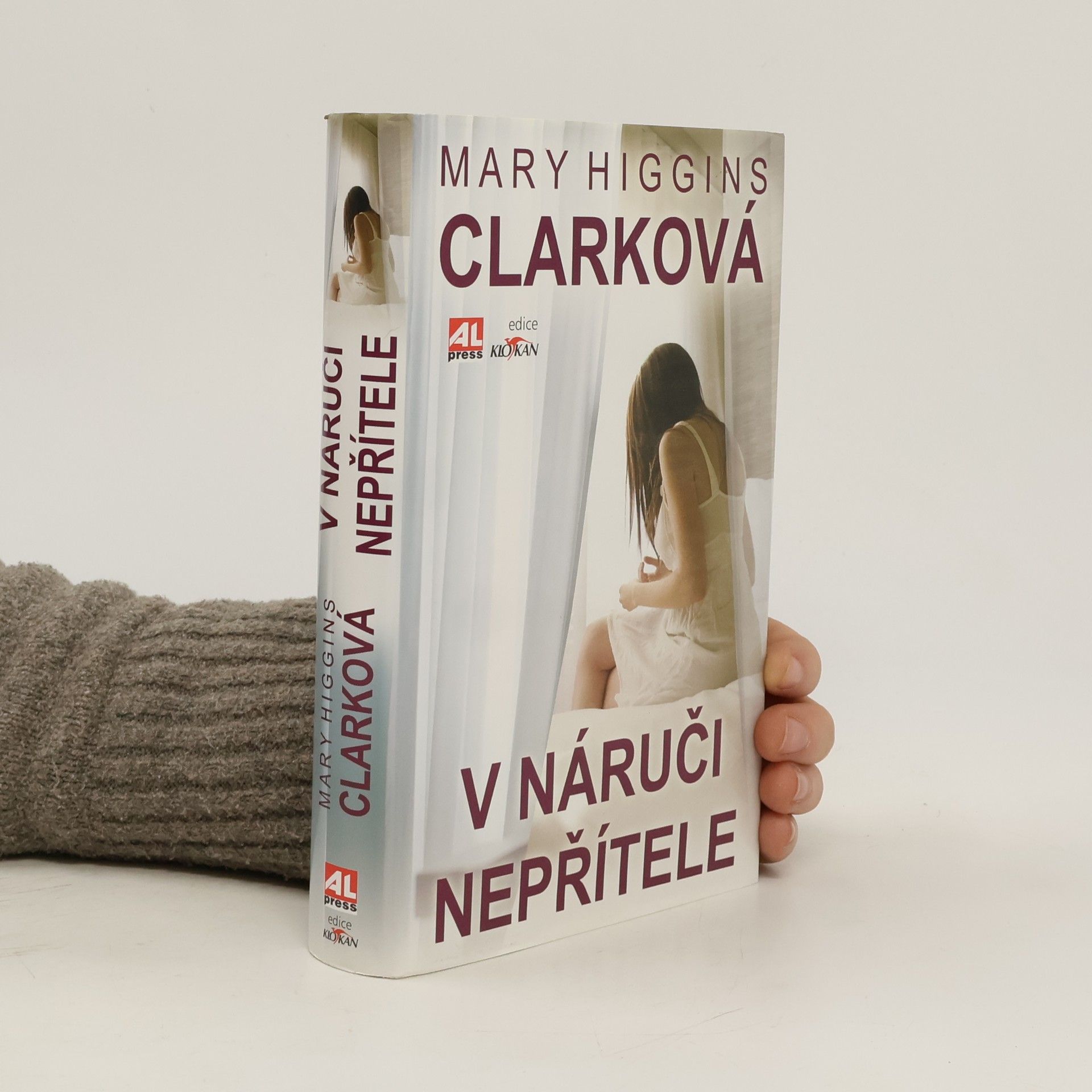 V náruči nepřítele