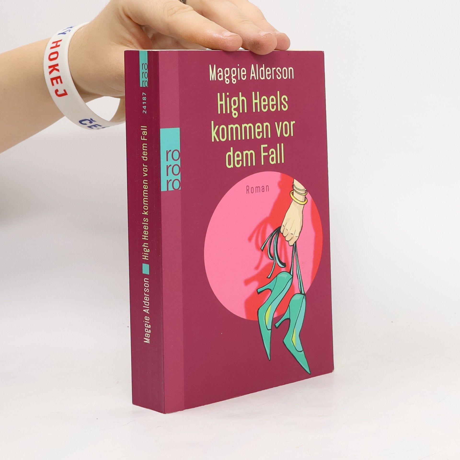 Maggie Alderson High Heels kommen vor dem Fall