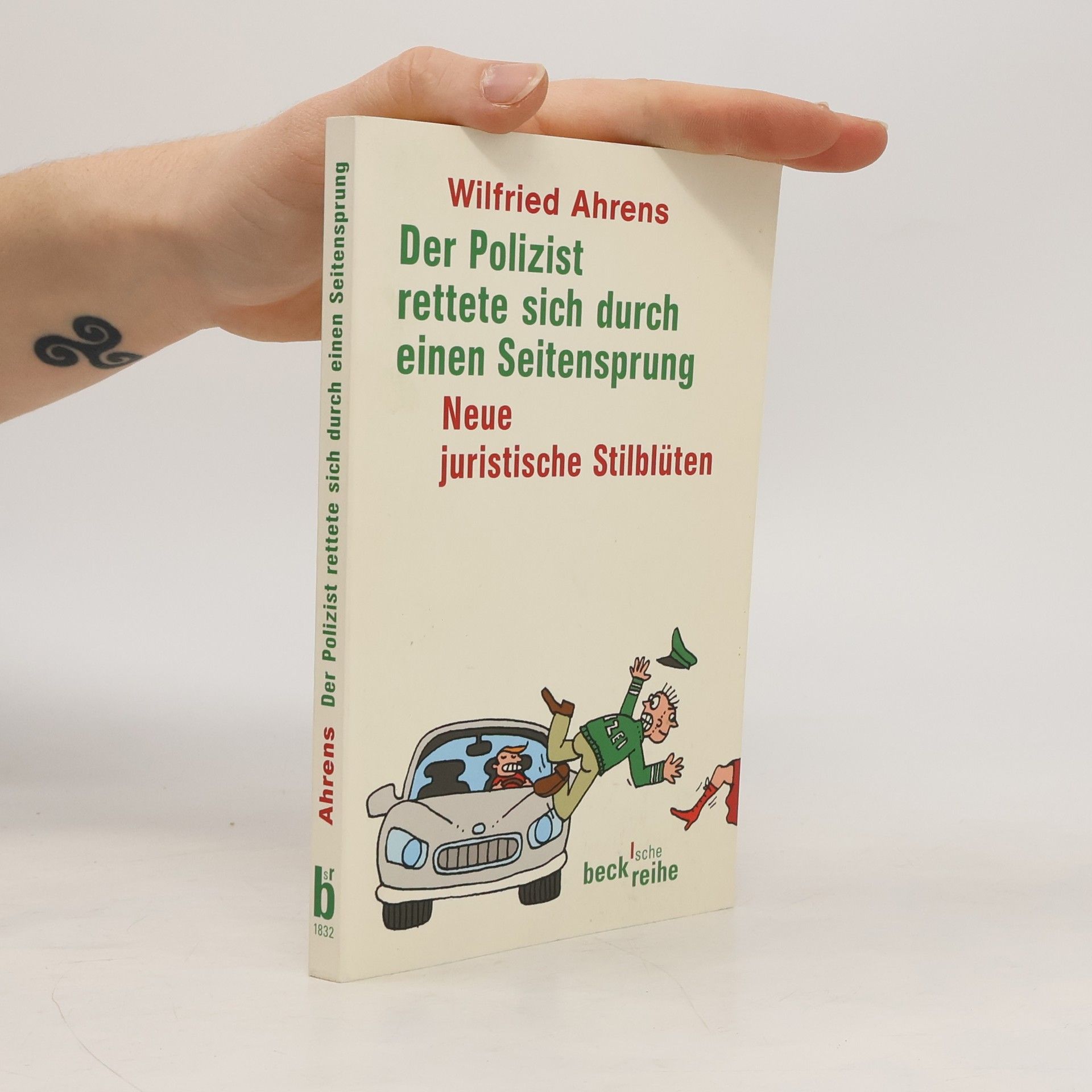 Der Polizist rettet sich durch einen Seitensprung