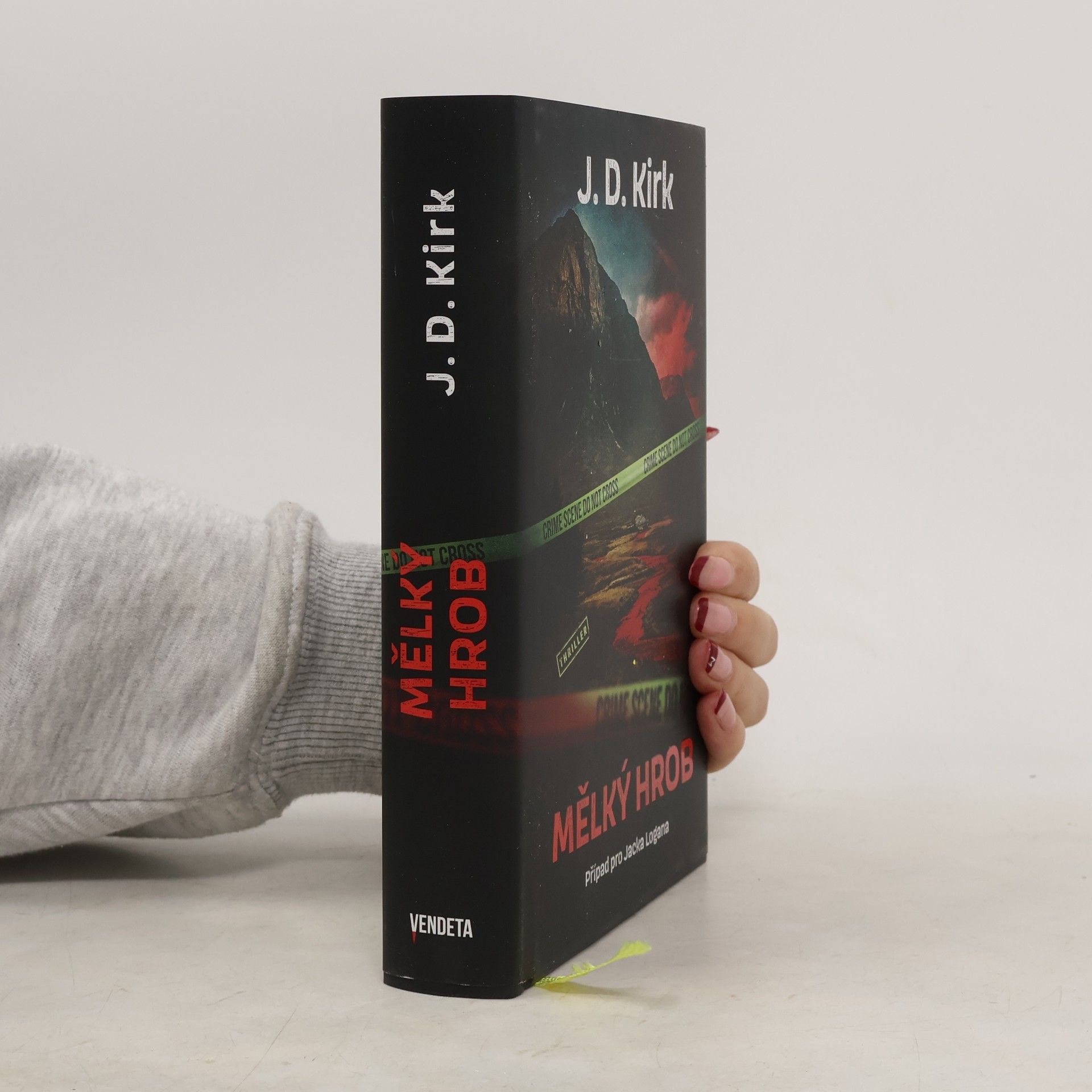 Barry Hutchison Mělký hrob