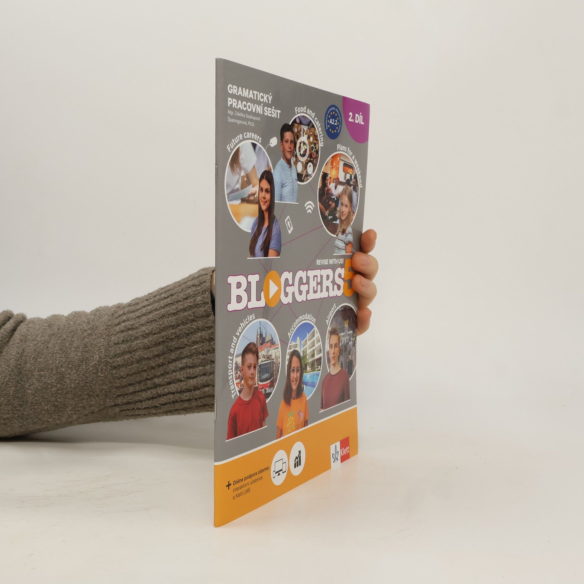 Helena Flámová Bloggers 5 : revise with us!. Pracovní sešit
