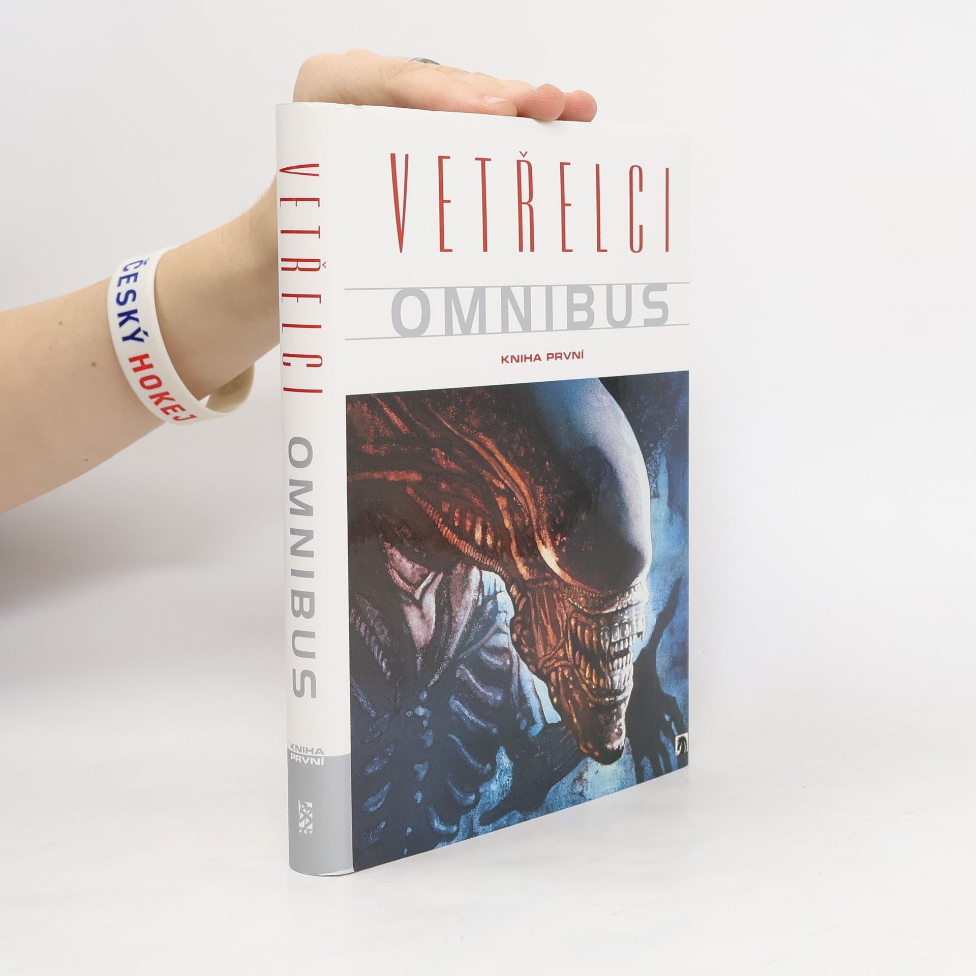 Martin D. Antonín Vetřelci. Kniha první