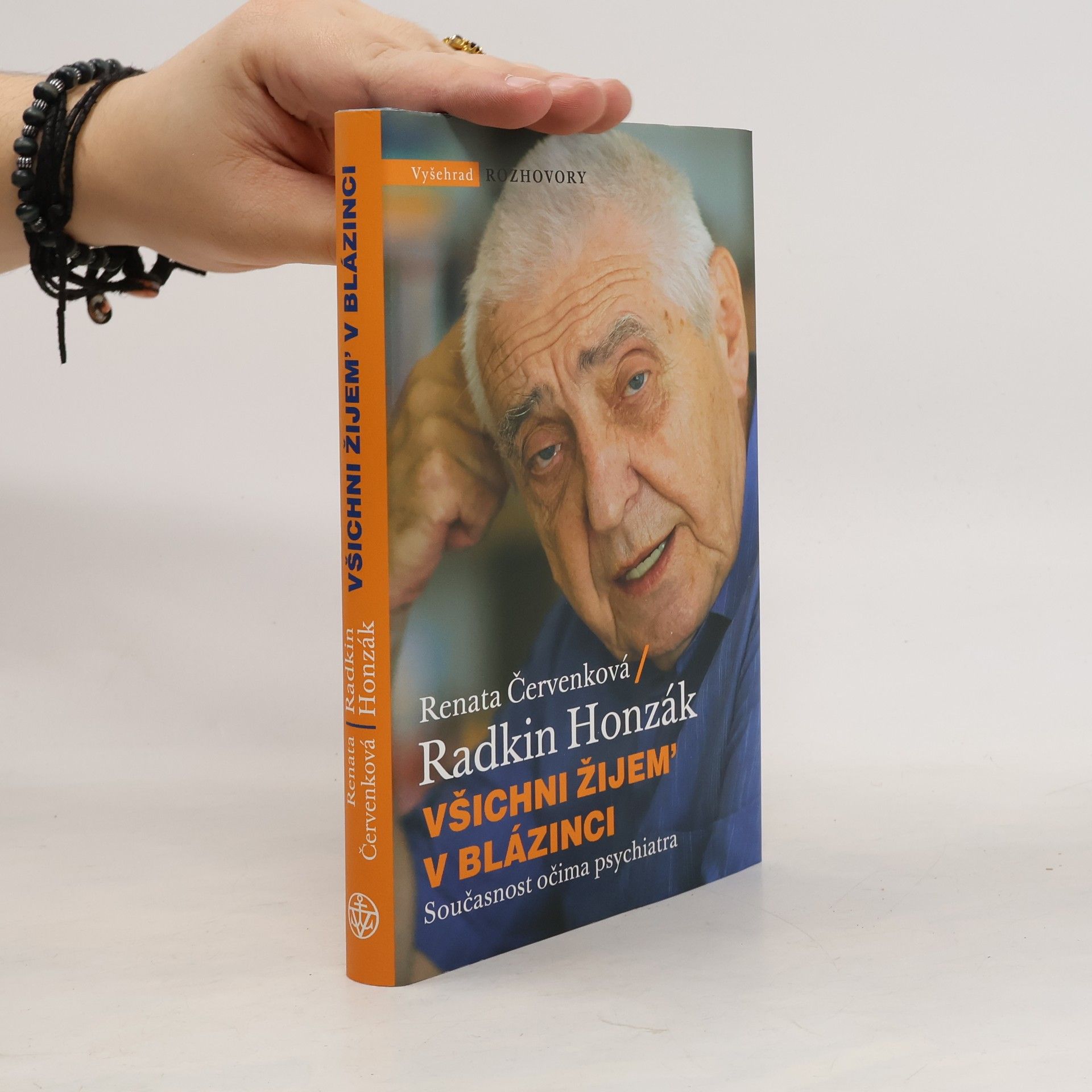 Všichni žijem' v blázinci