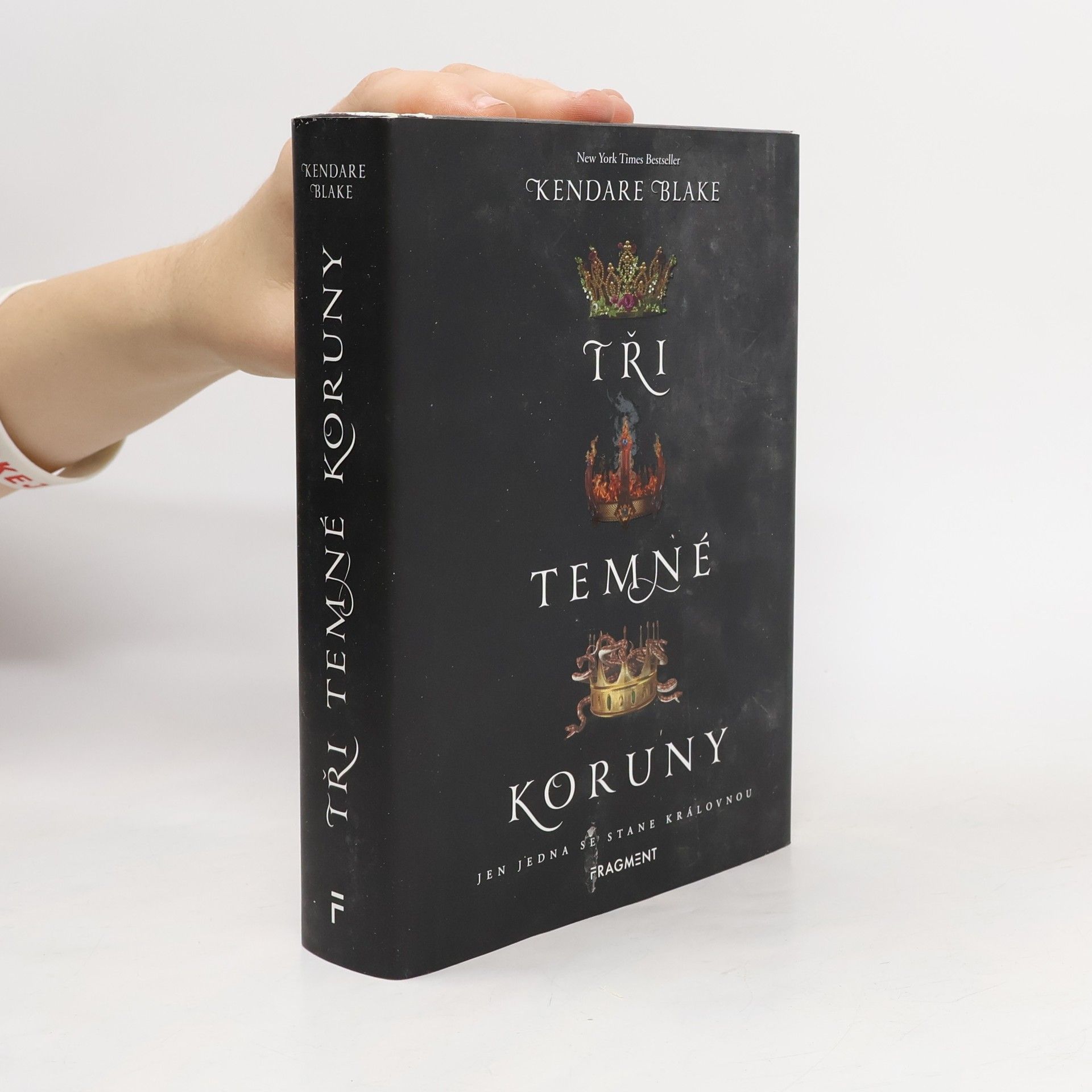 Kendare Blake Tři temné koruny