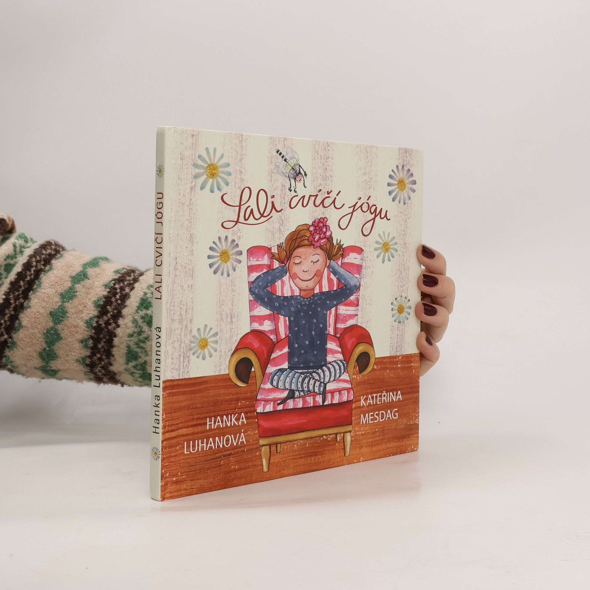 Lali cvičí jógu