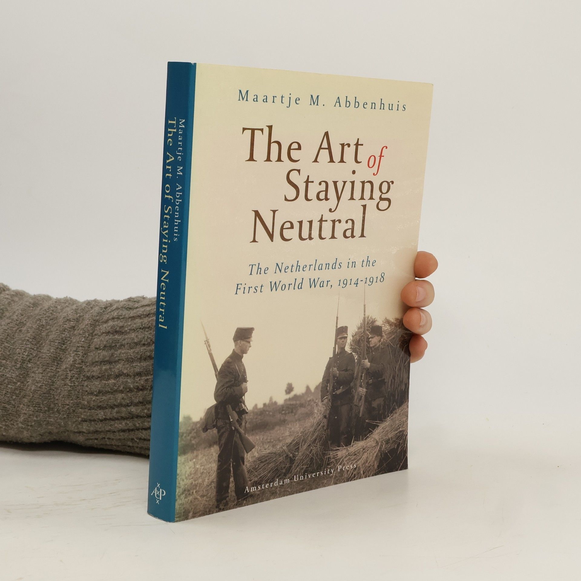 Maartje M. Abbenhuis The Art of Staying Neutral