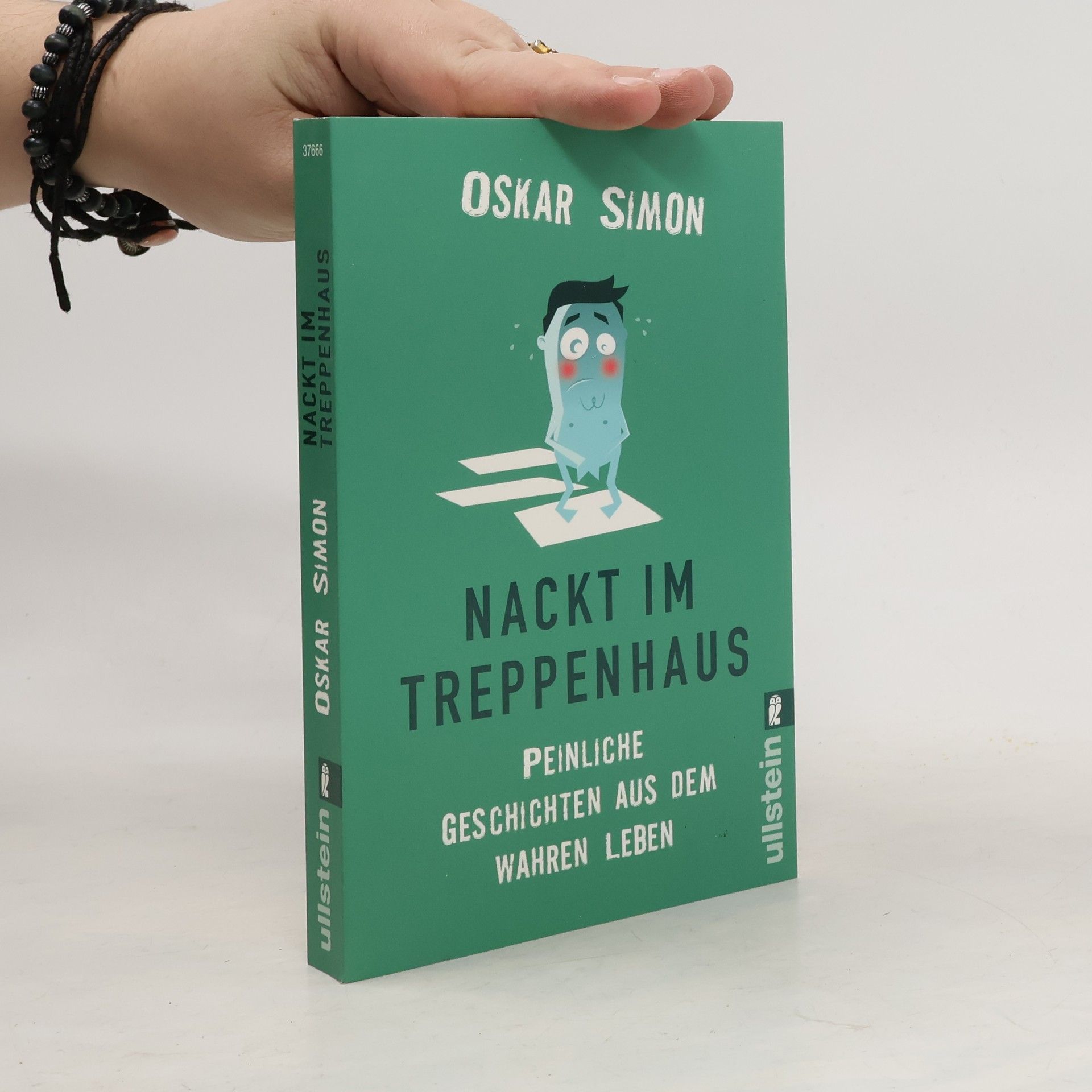 Nackt im Treppenhaus