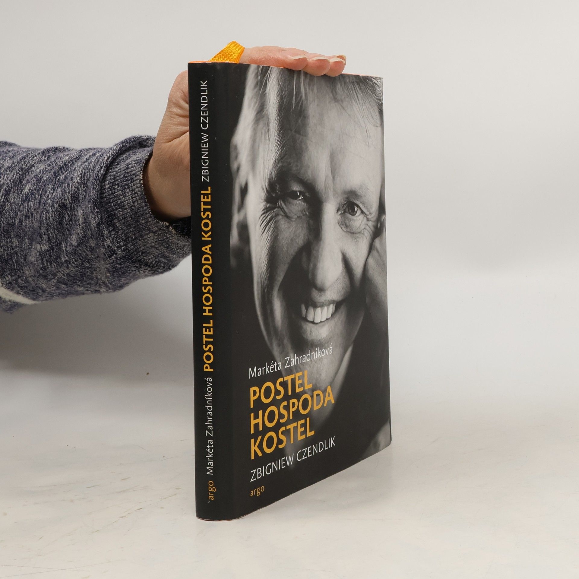 Postel, hospoda, kostel