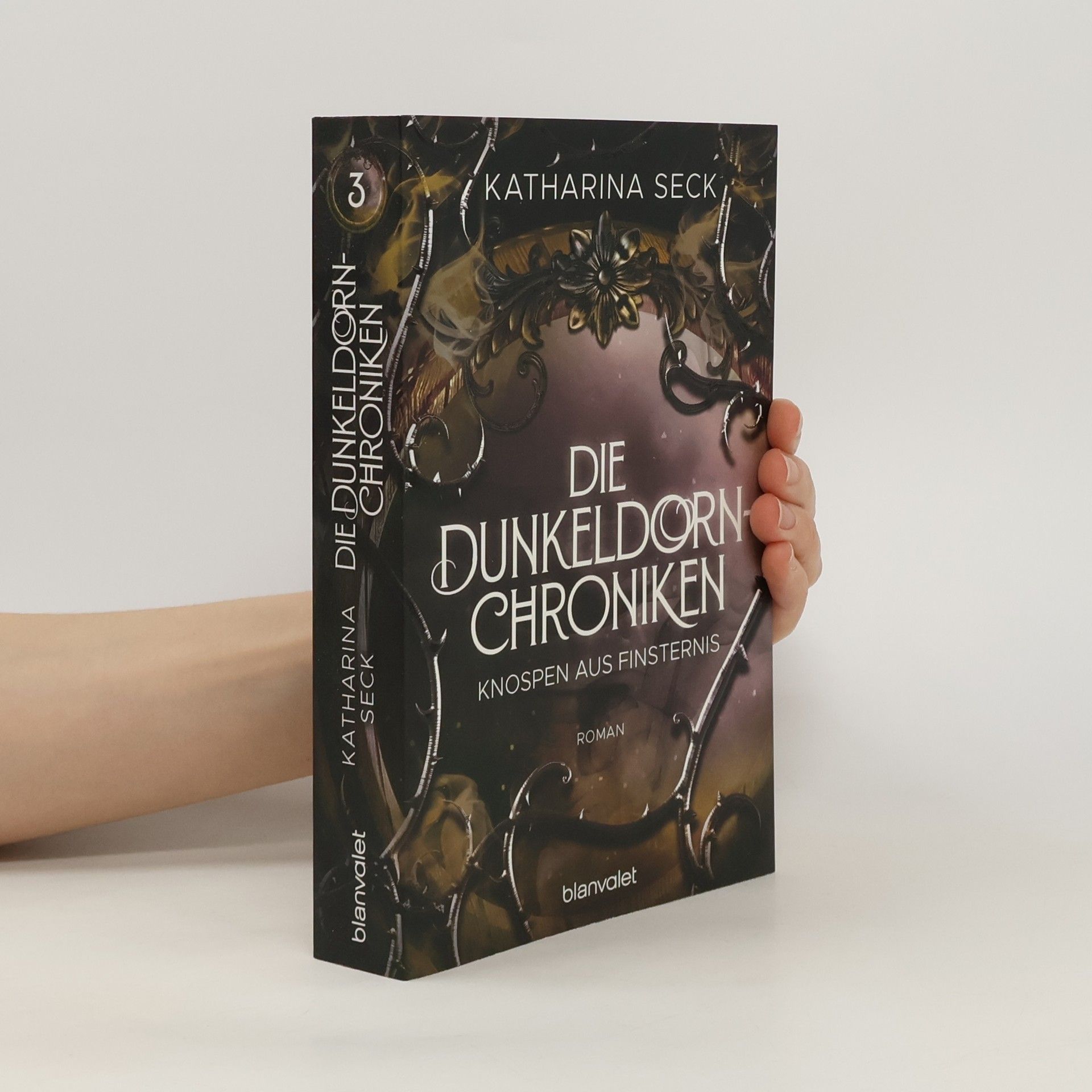 Katharina Seck Knospen aus Finsternis