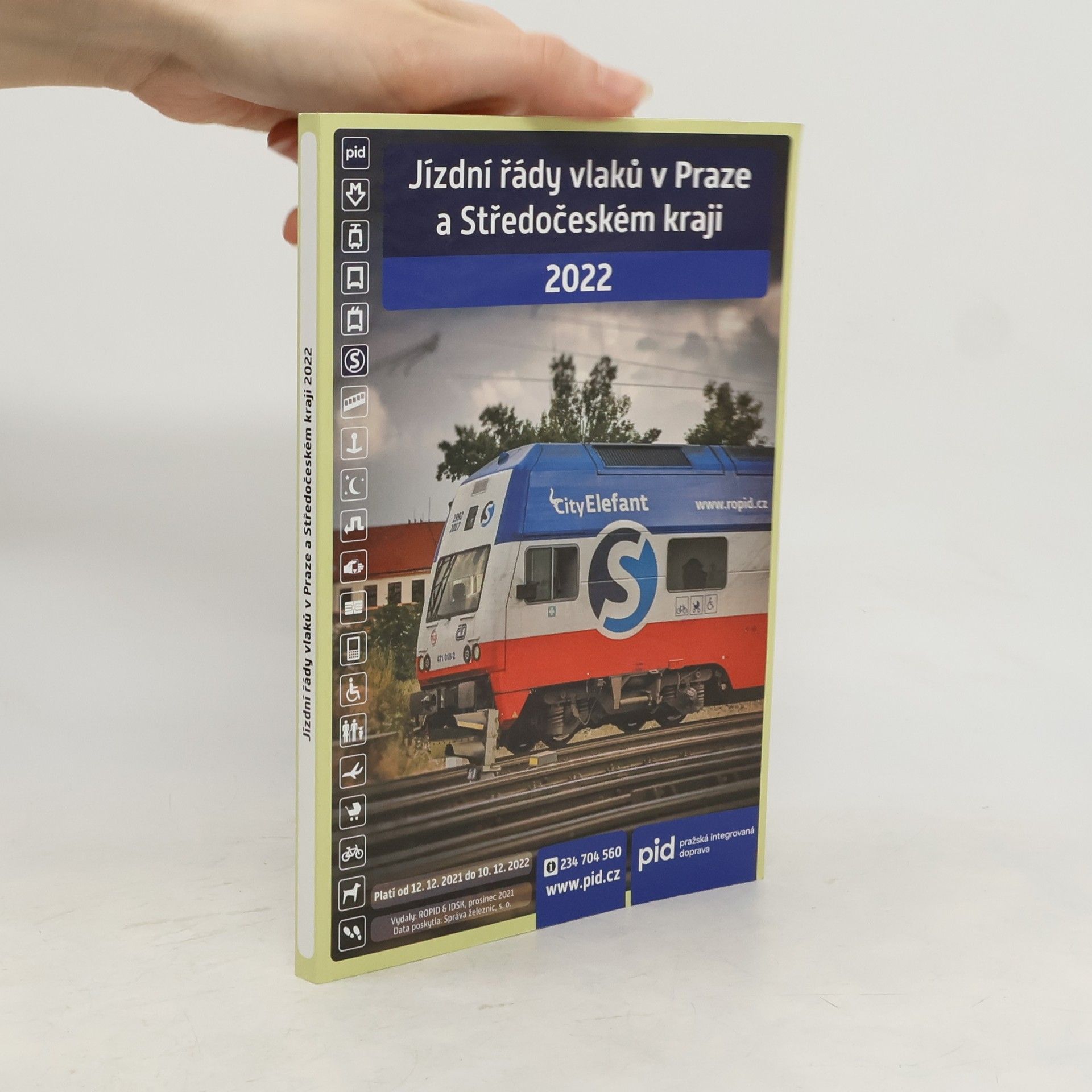 Autorenkollektiv Jízdní řády vlaků v Praze a Středočeském kraji 2022