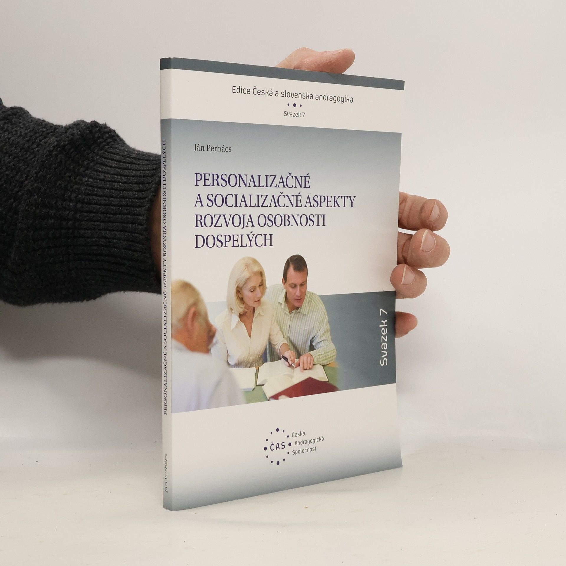 Personalizačné a socializačné aspekty rozvoja osobnosti dospelých