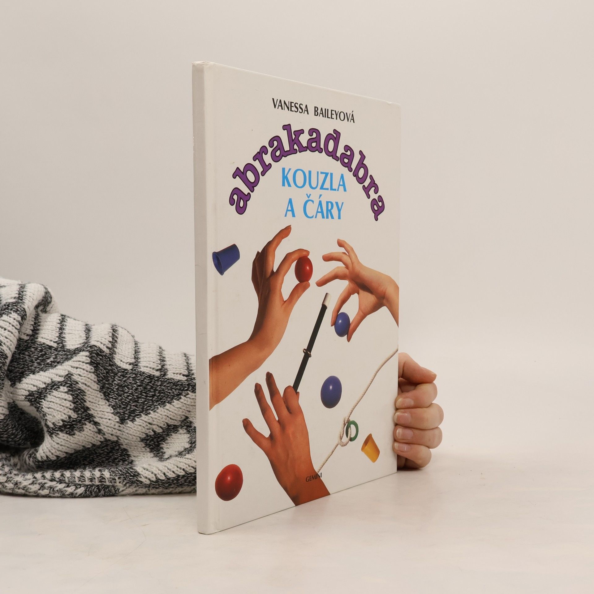 Abrakadabra. Kouzla a čáry. Karetní triky