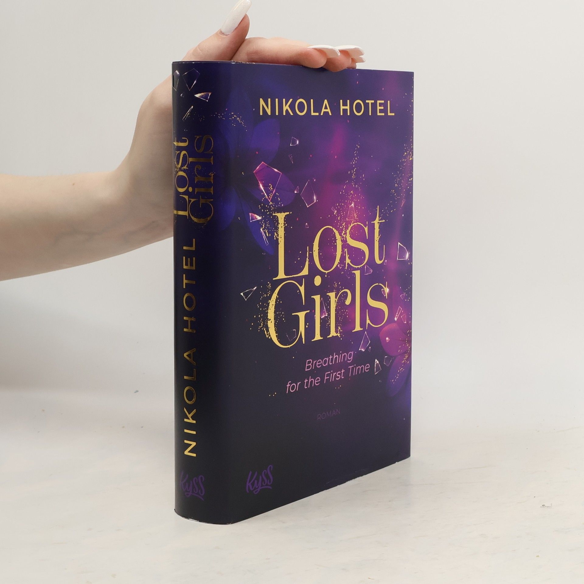 Nikola Hotel Lost-Girls-Dilogie - 1: Lost Girls − Breathing for the First Time - Mit limitiertem Farbschnitt in der ersten Auflage