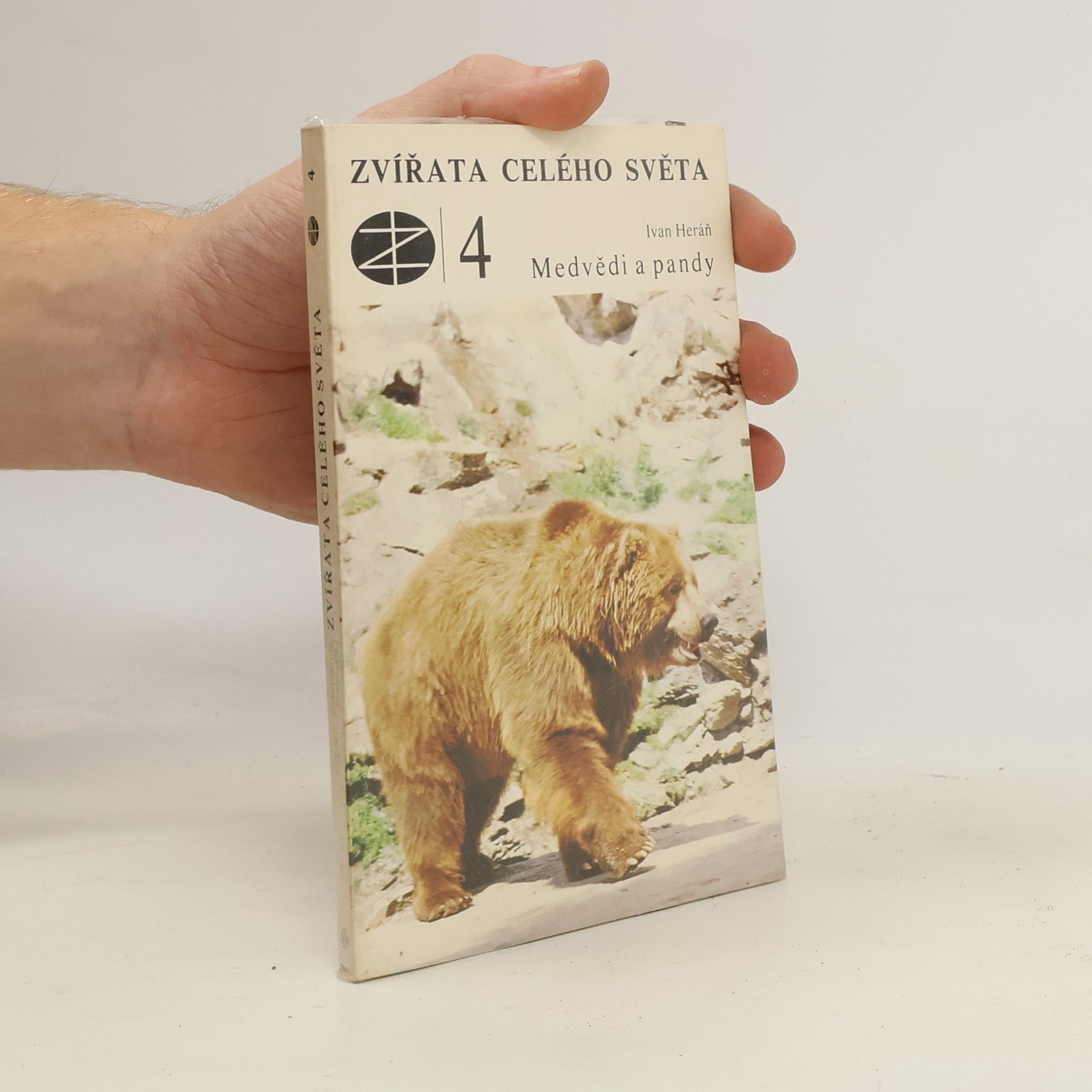 Ivan Heráň Zvířata celého světa 4. Medvědi a pandy