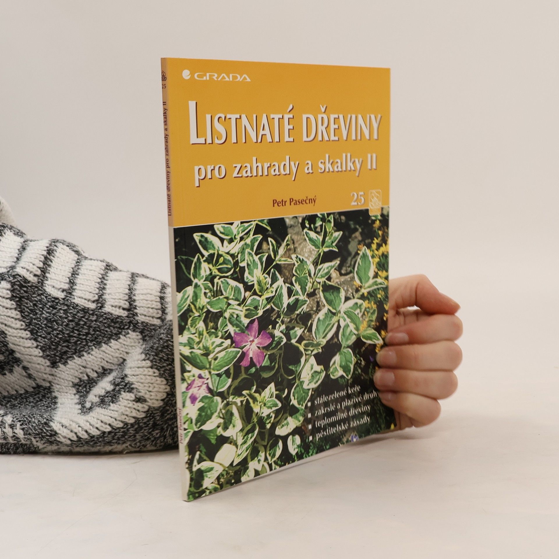 Listnaté dřeviny pro zahrady a skalky II.