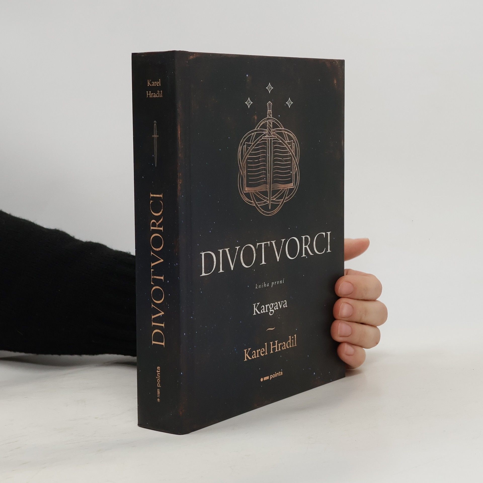 Karel Hradil Divotvorci. Kniha první, Kargava