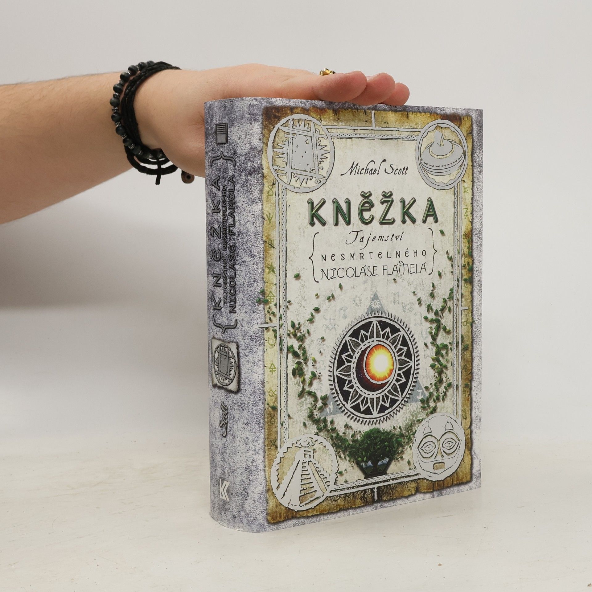 Michael Scott Kněžka. Tajemství nesmrtelného Nicolase Flamela 6