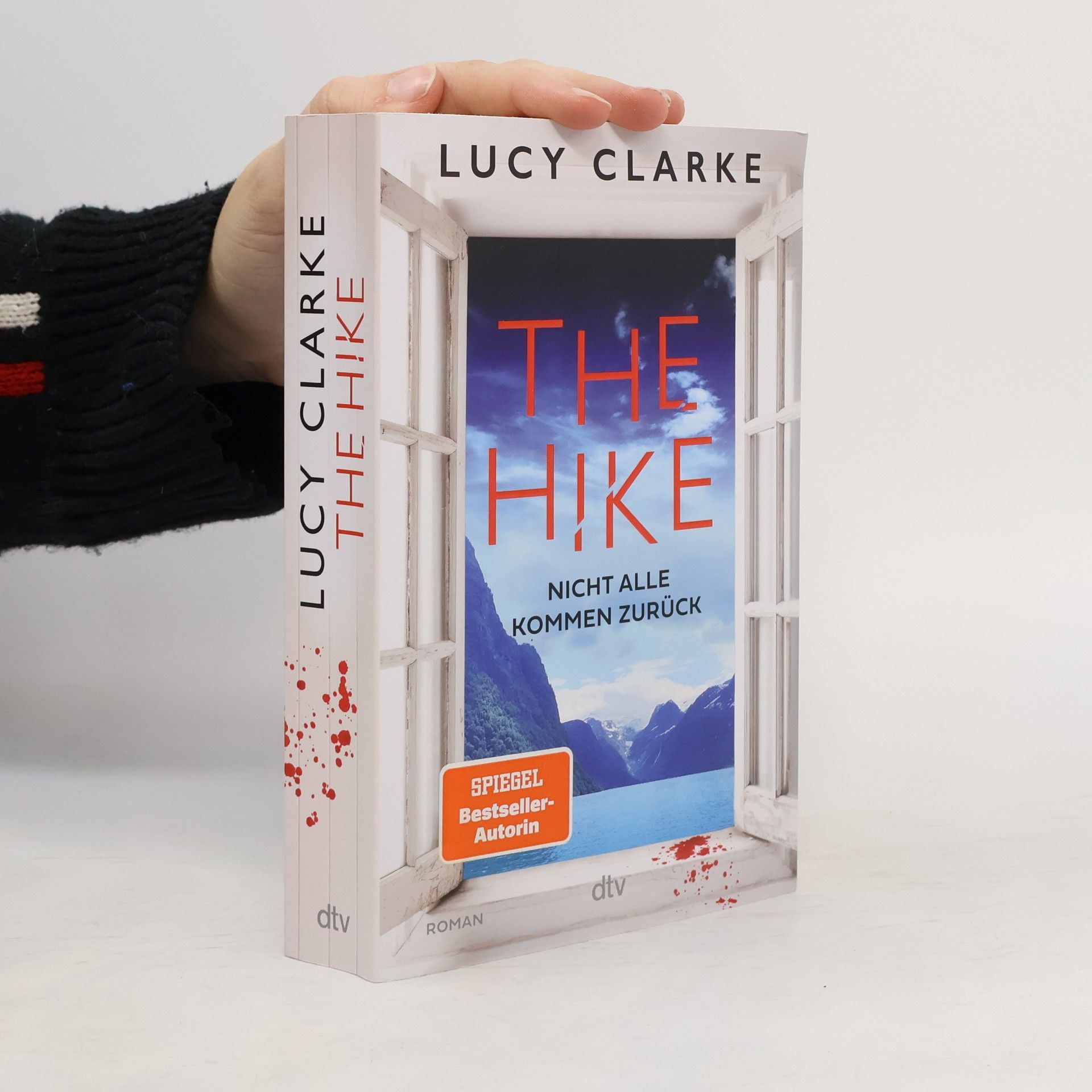 Lucy Clarke The Hike