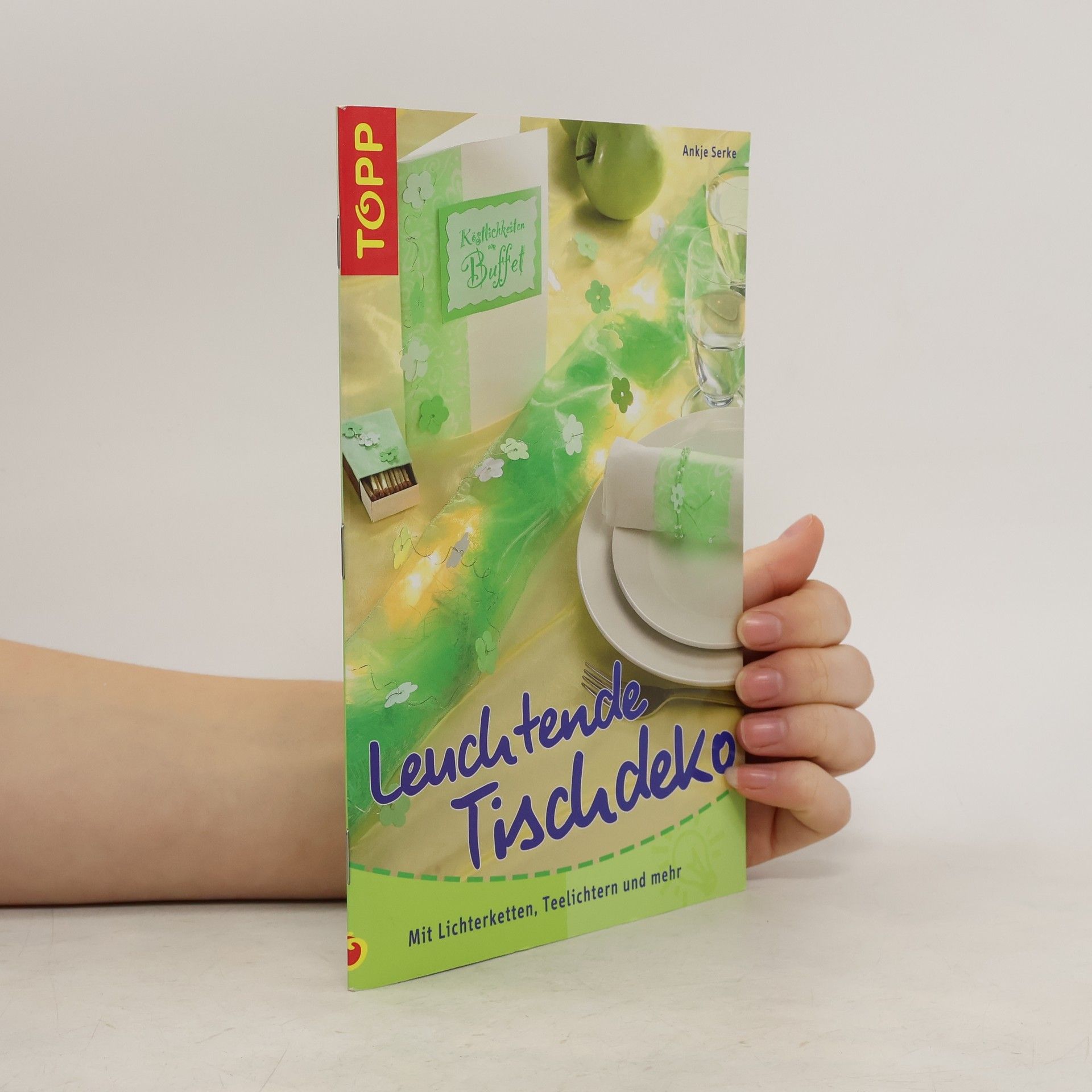 Leuchtende Tischdeko mit Lichterketten, Teelichtern und mehr