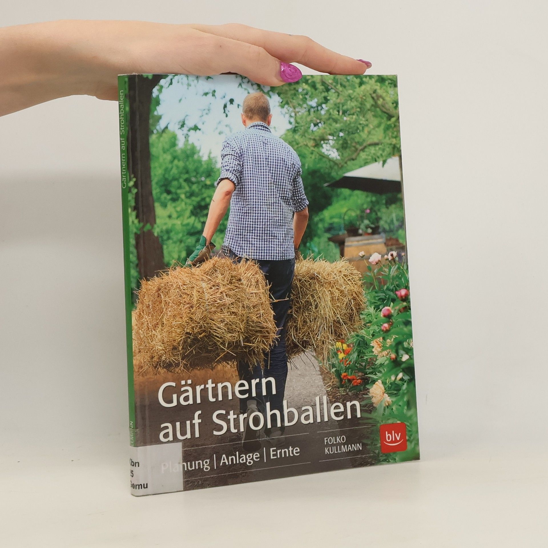 Folko Kullmann Gärtnern auf Strohballen