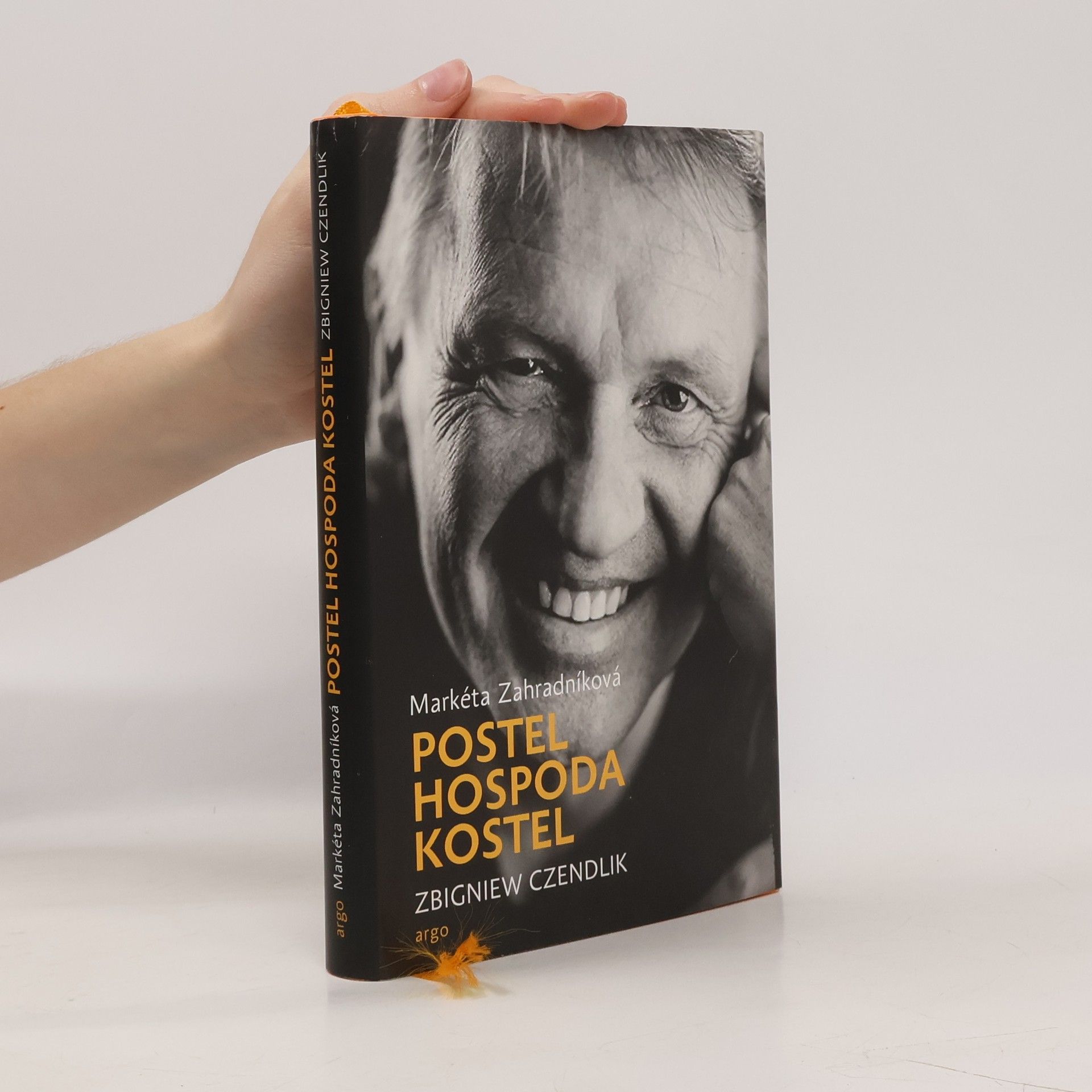 Postel, hospoda, kostel