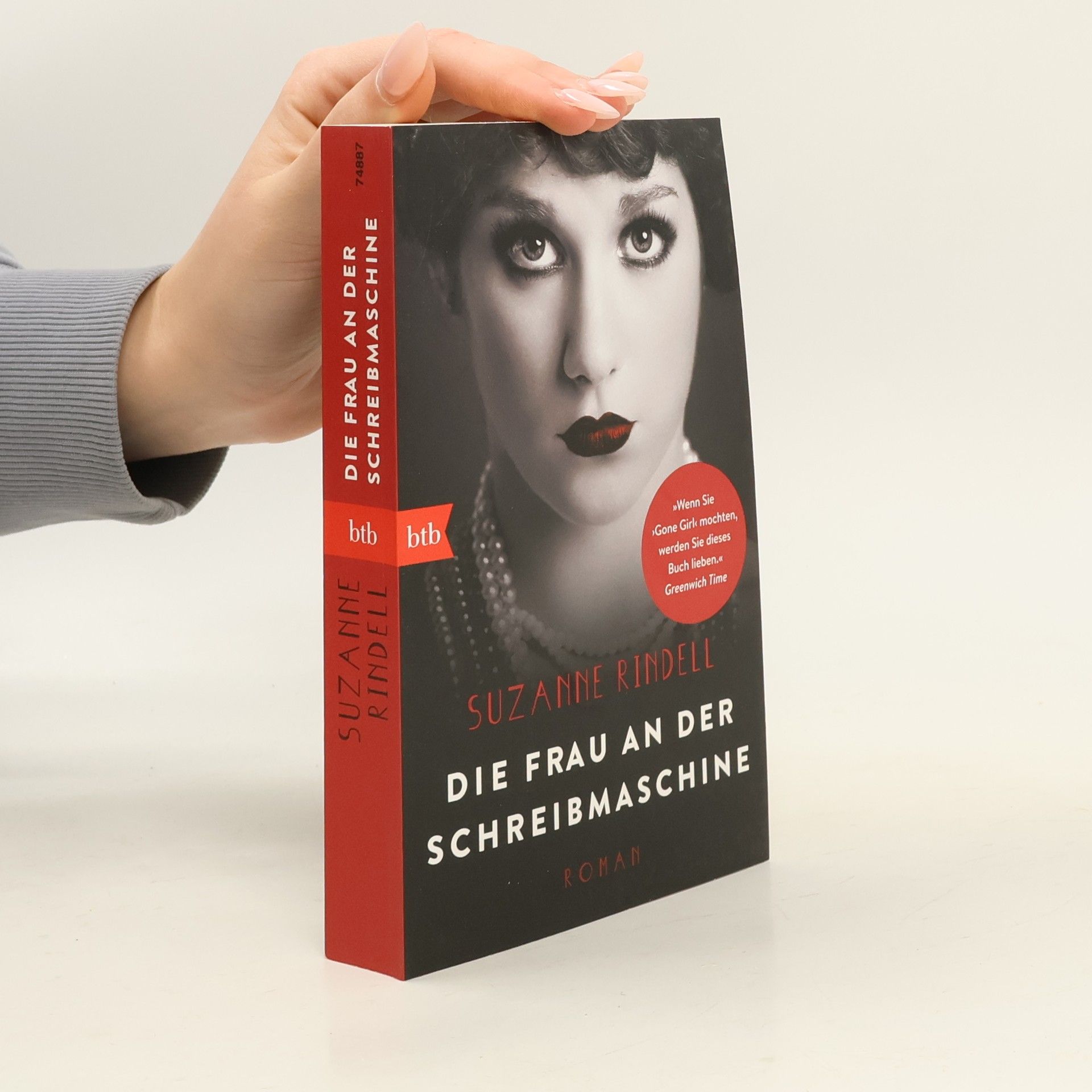 Die Frau an der Schreibmaschine