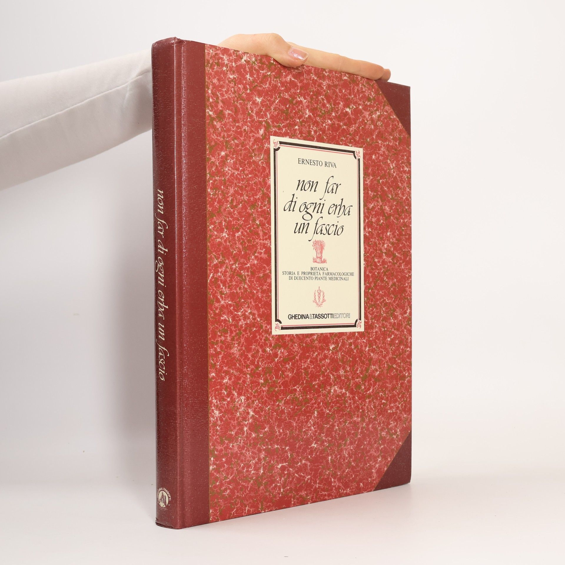Ernesto Riva Non far di ogni erba un fascio. Botanica, storia e proprietà farmacologiche di 200 piante medicinali