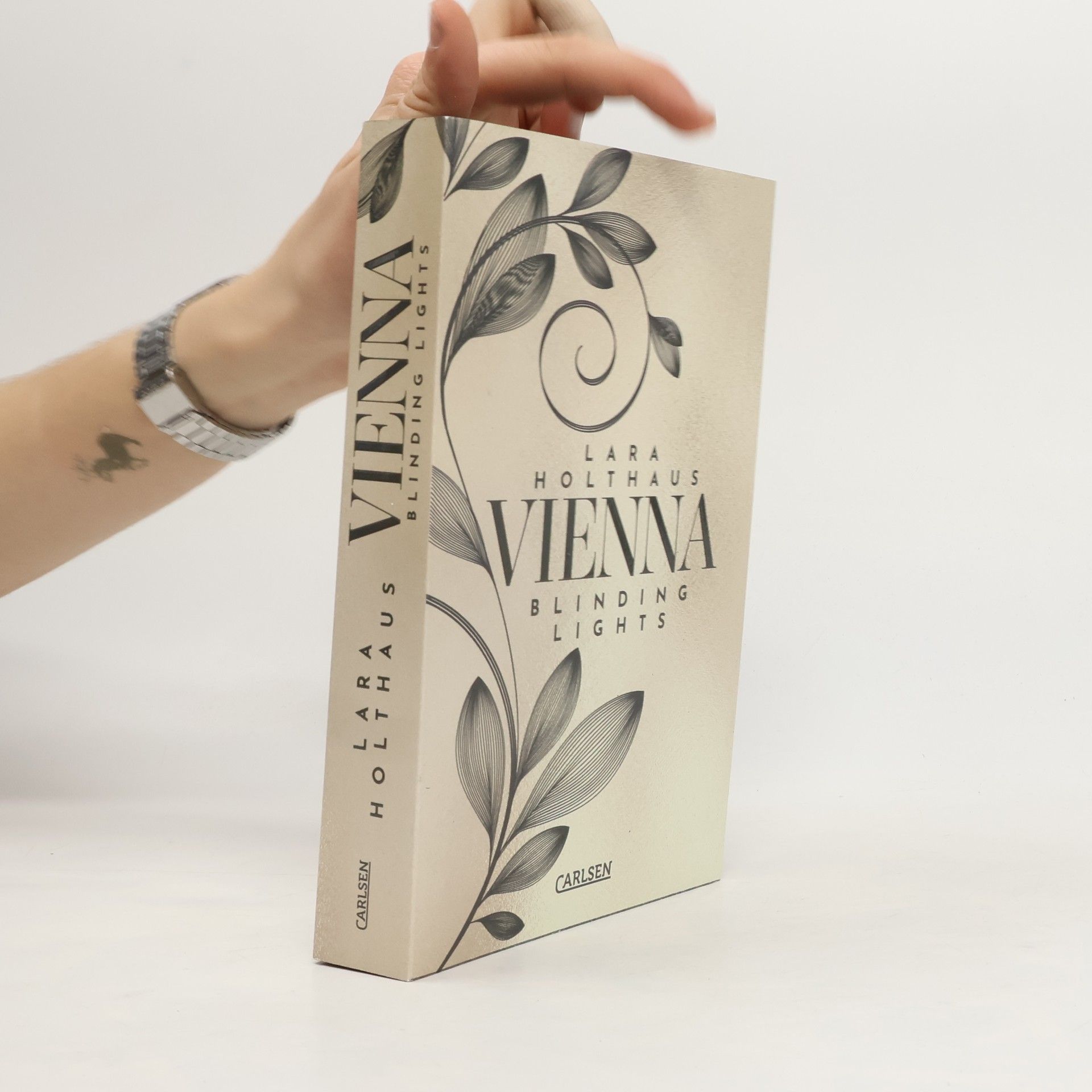 Lara Holthaus Vienna. Blinding Lights