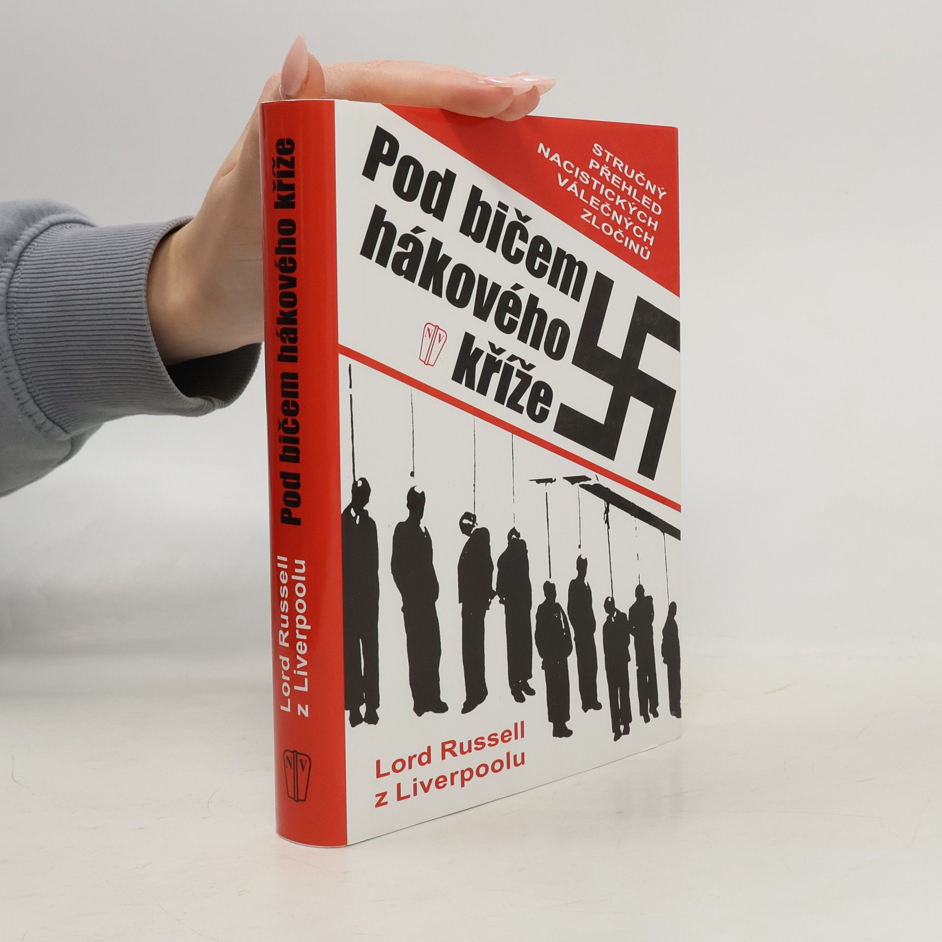 Pod bičem hákového kříže