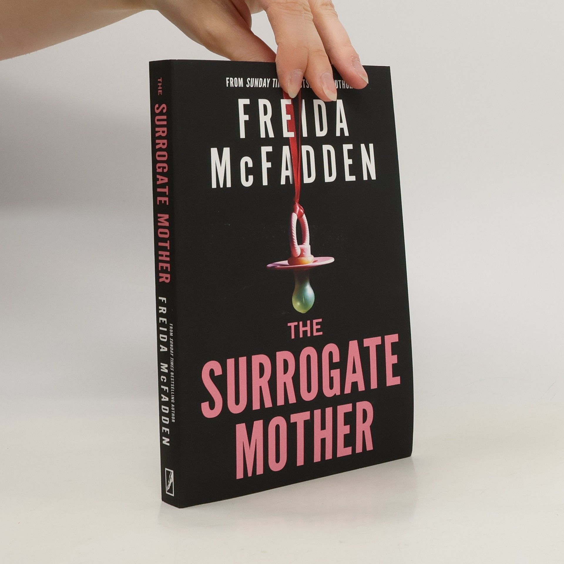 Freida McFaddenová The Surrogate Mother
