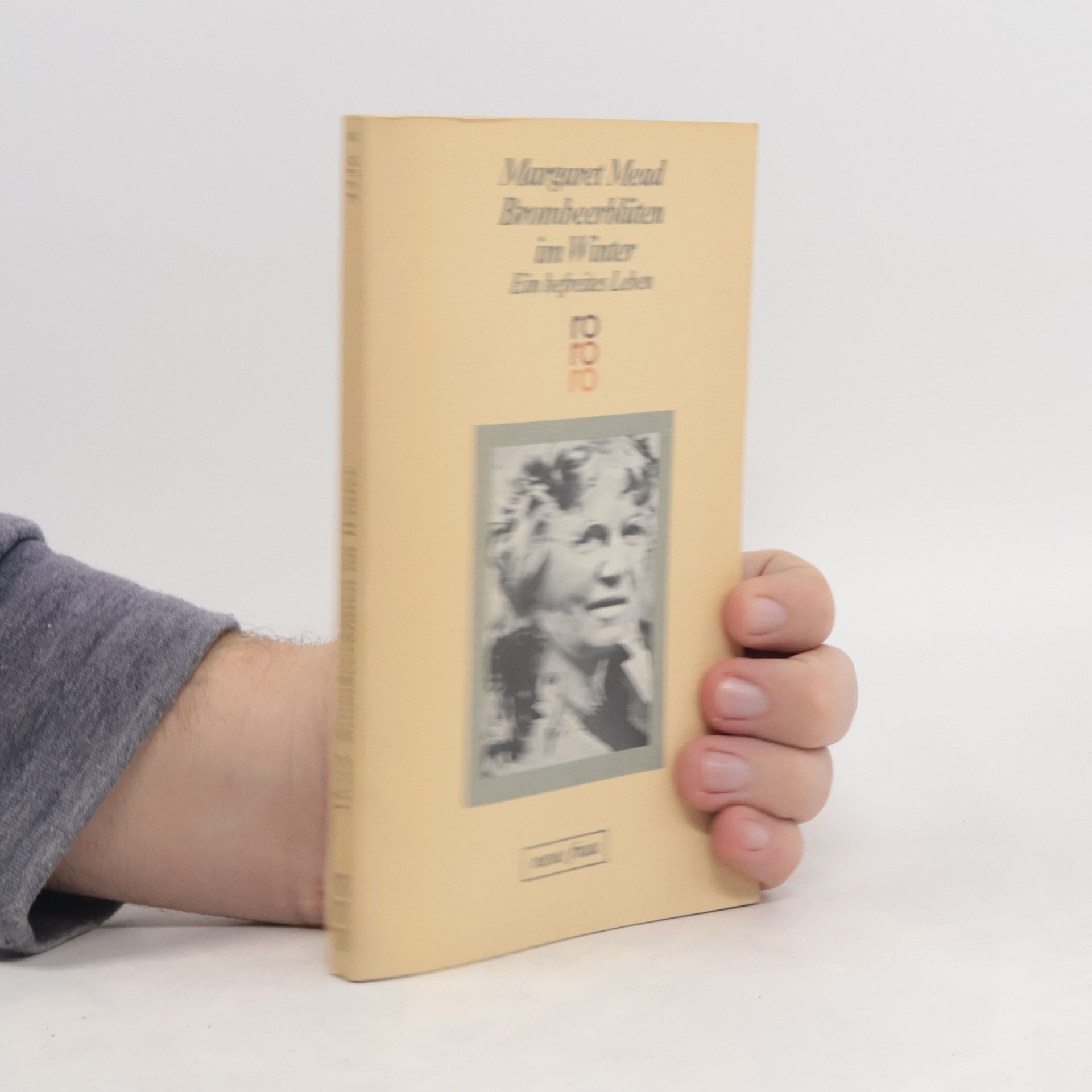 Brombeerblüten im Winter