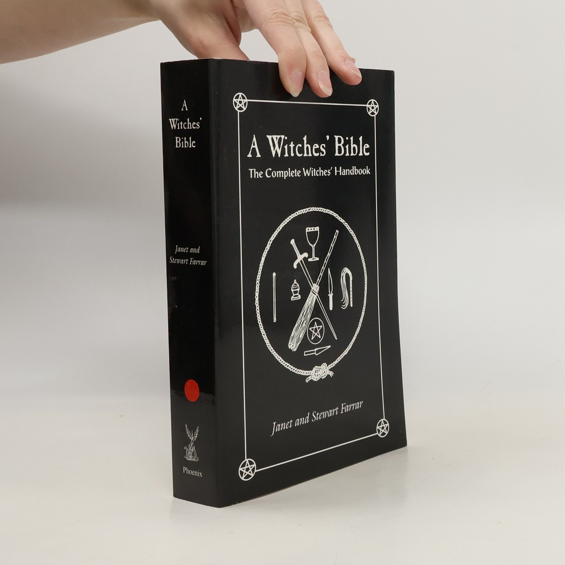 Janet Farrar A Witches' Bible. Principles, rituals and beliefs of modern witchcraft. Orginally published as The witches' way, 1984