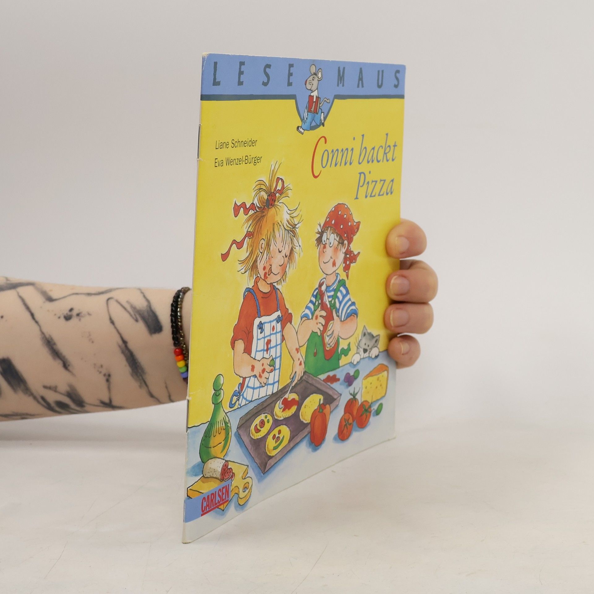 Liane Schneider Conni backt Pizza