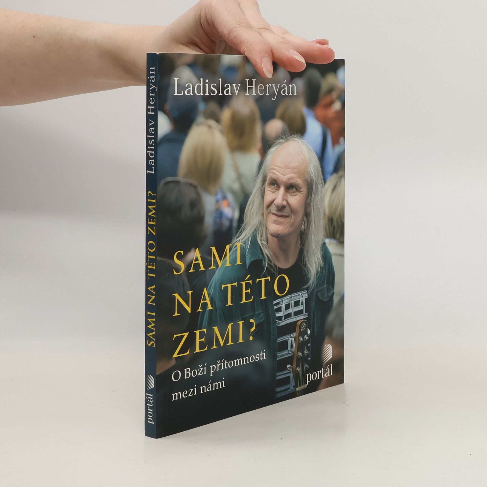Sami na této zemi? O Boží přítomnosti mezi námi