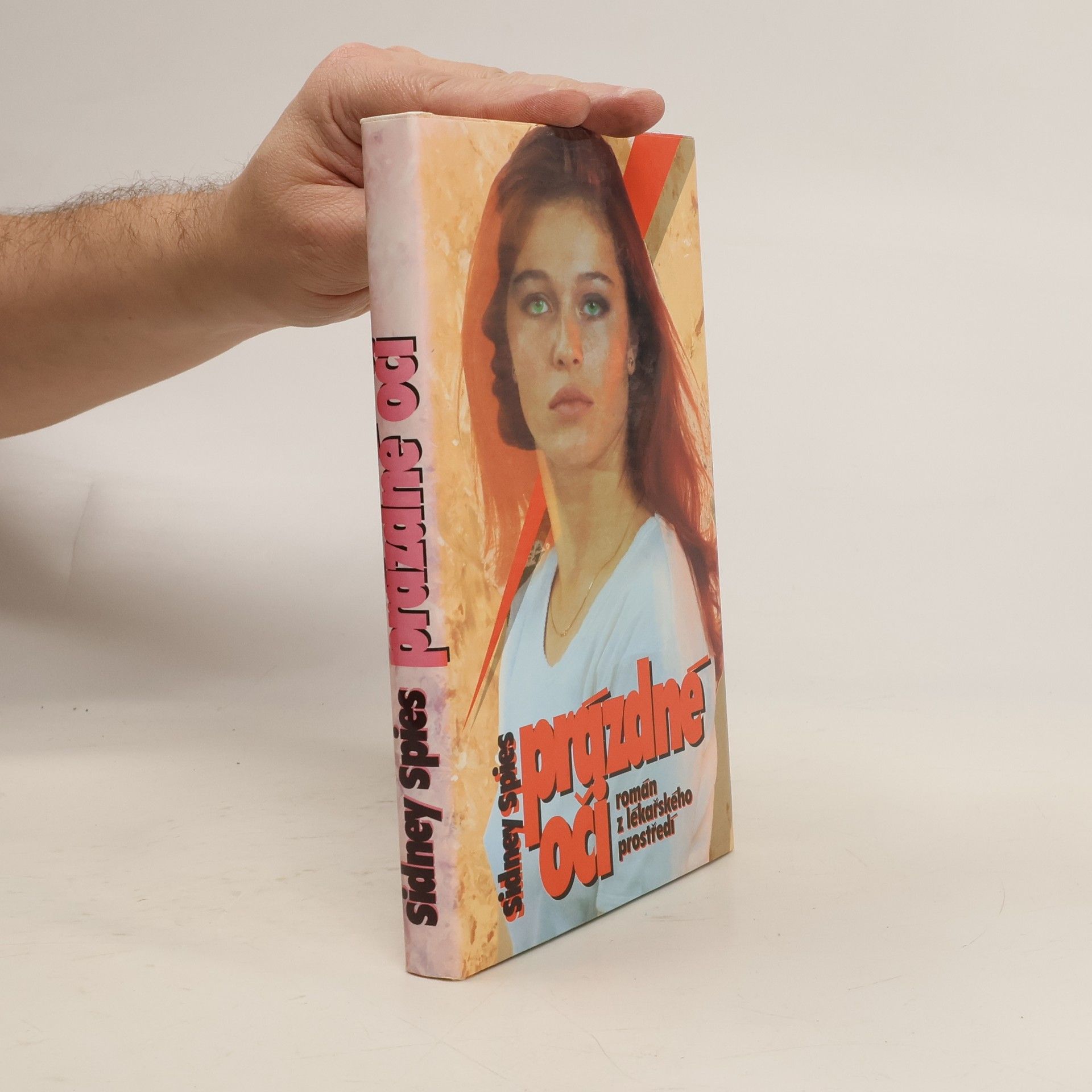 Sidney Spies Prázdné oči