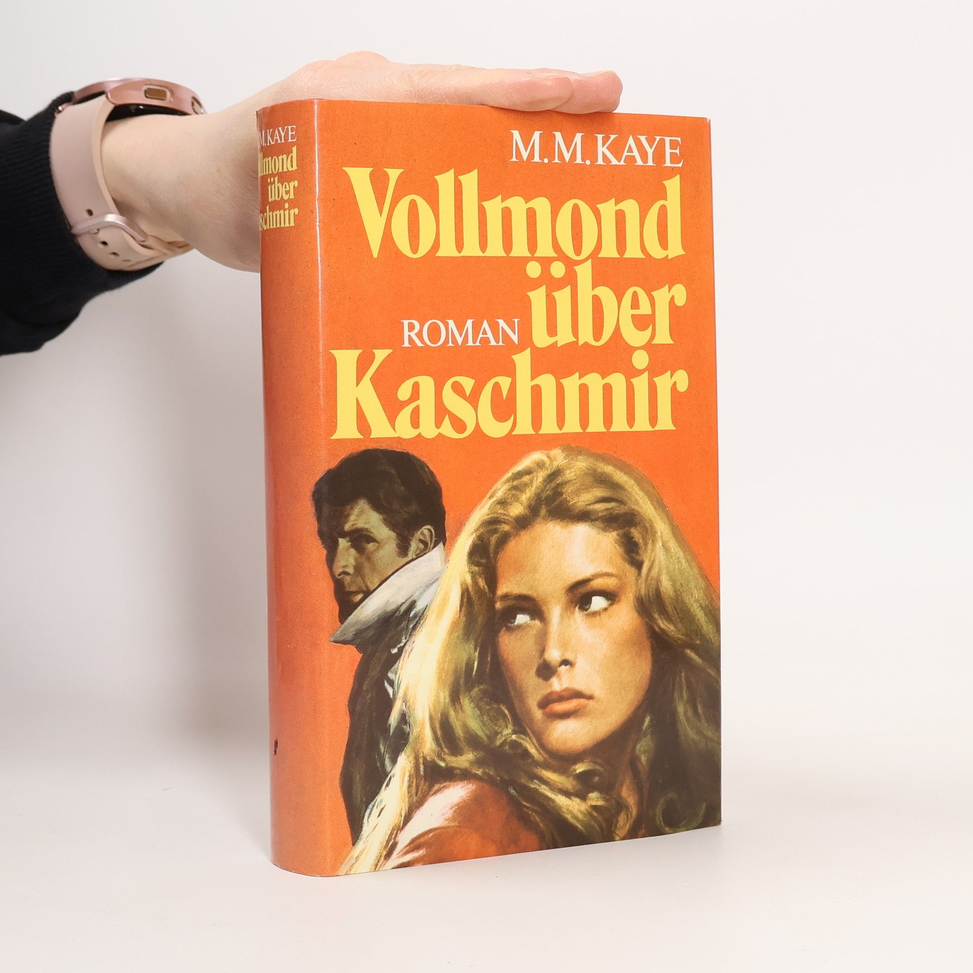 M. M. Kaye Vollmond über Kaschmir