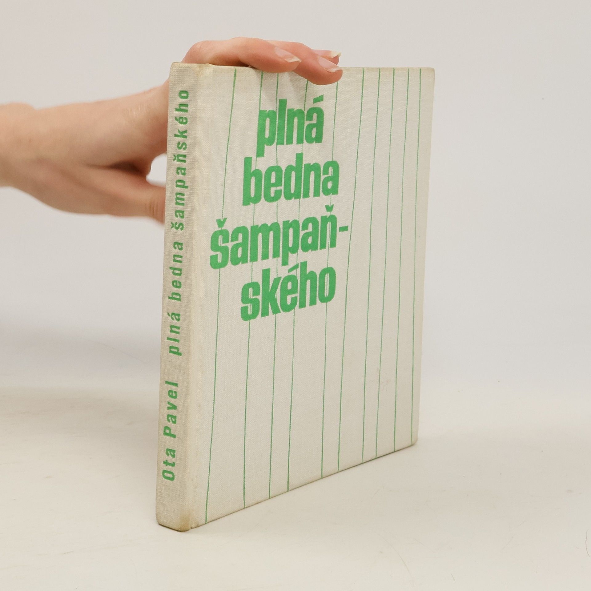 Plná bedna šampaňského