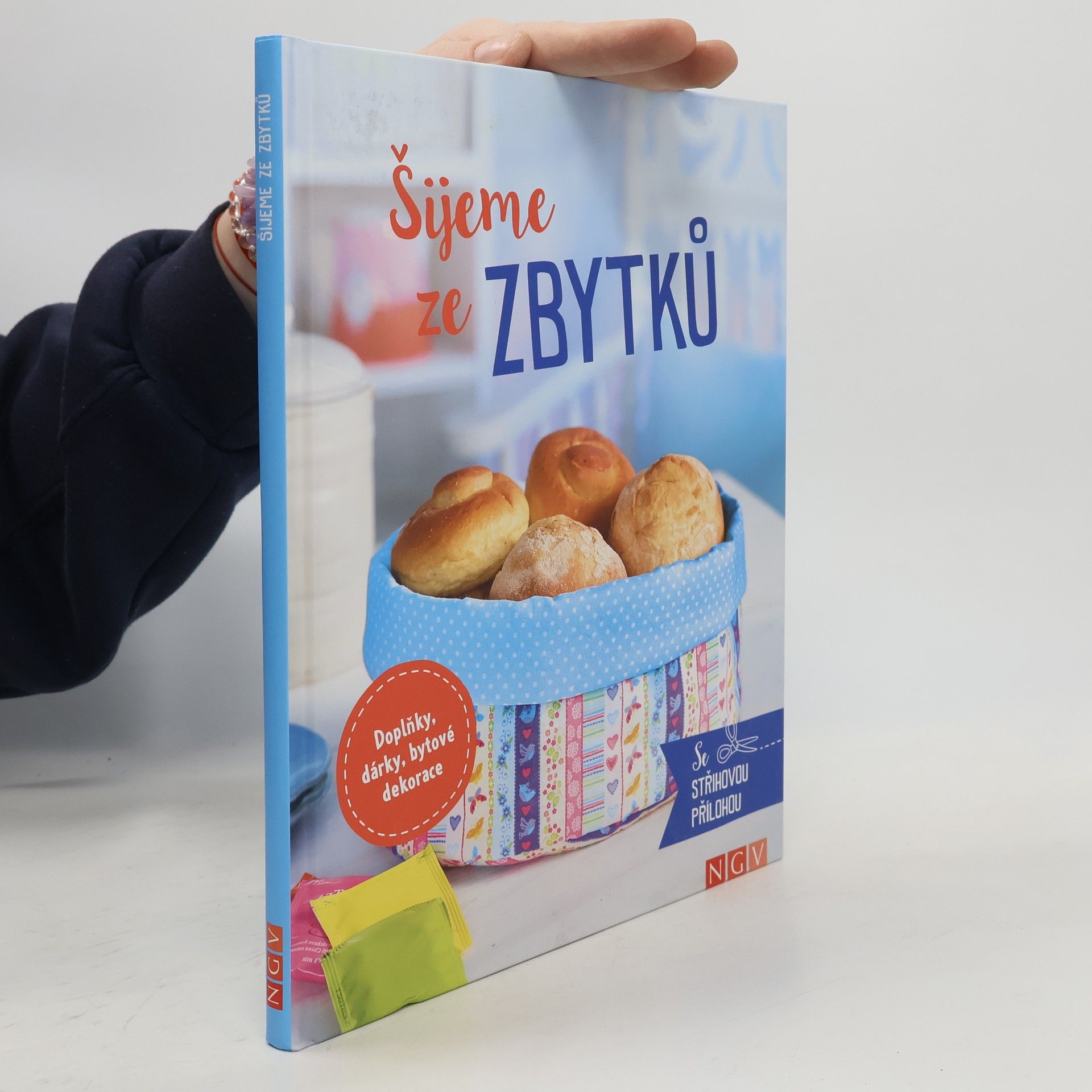 Kolektiv autorů Šijeme ze zbytků